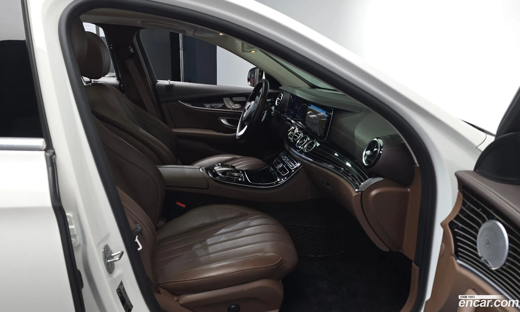 Mercedes-Benz E-Class W213 2018 — 27