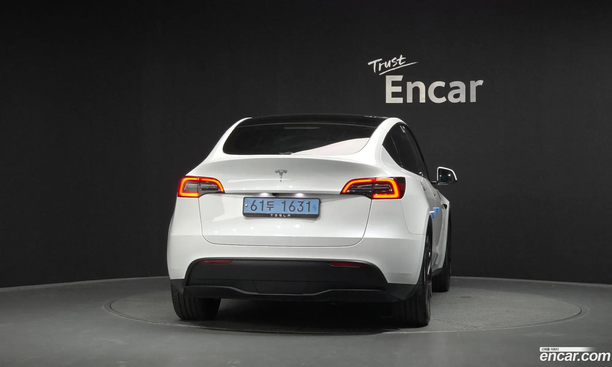 Tesla Model Y 2024 — 16