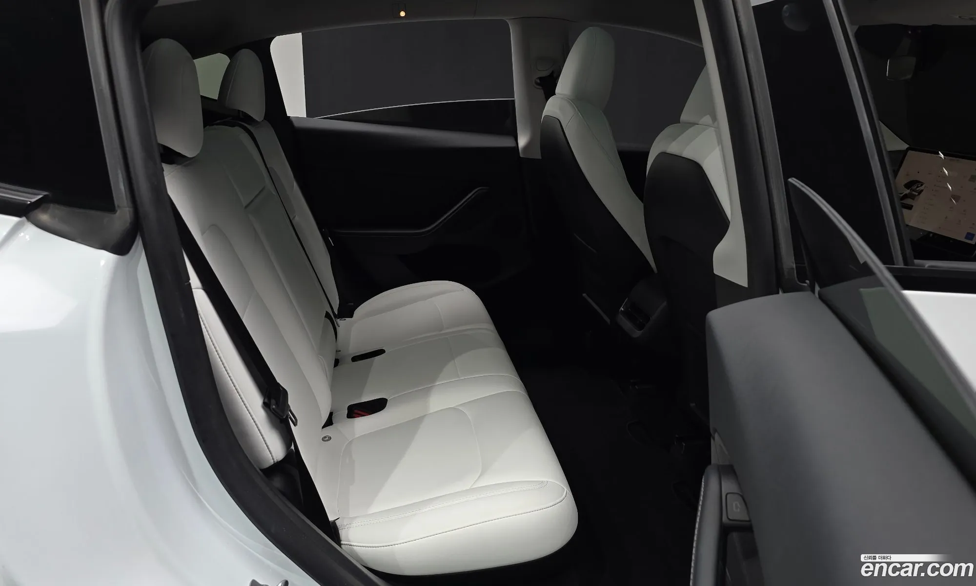 Tesla Model Y 2024 — 14