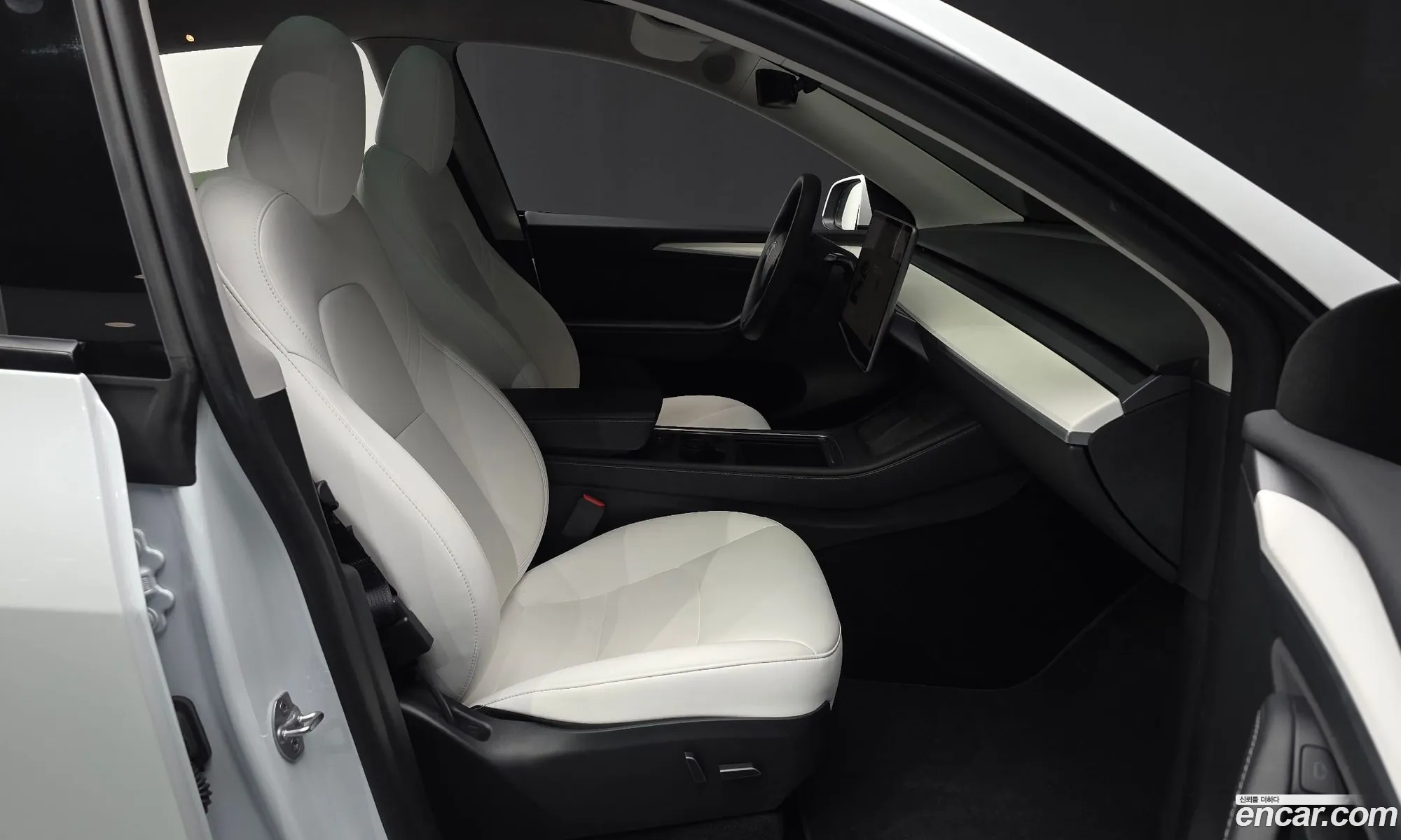Tesla Model Y 2024 — 19