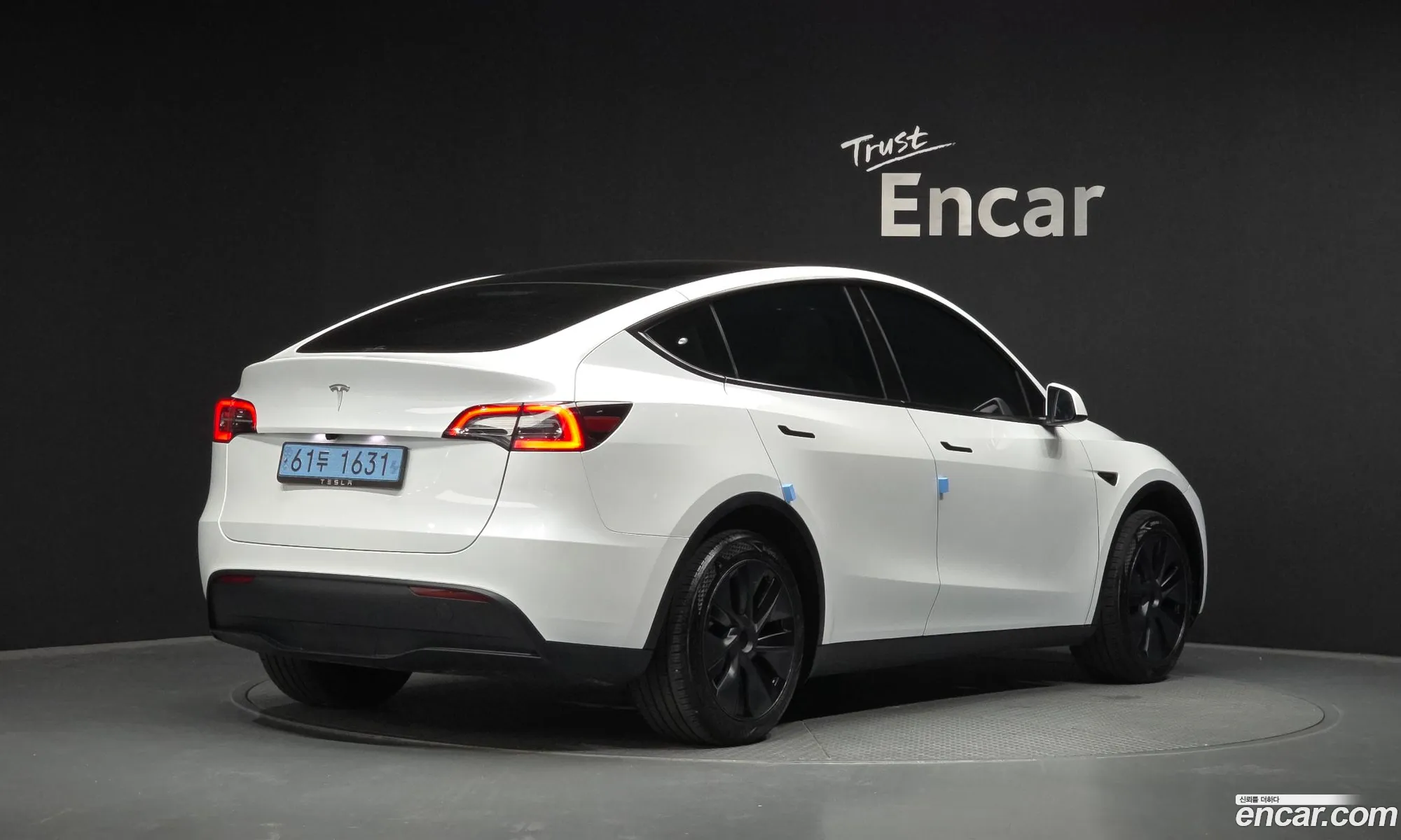 Tesla Model Y 2024 — 11