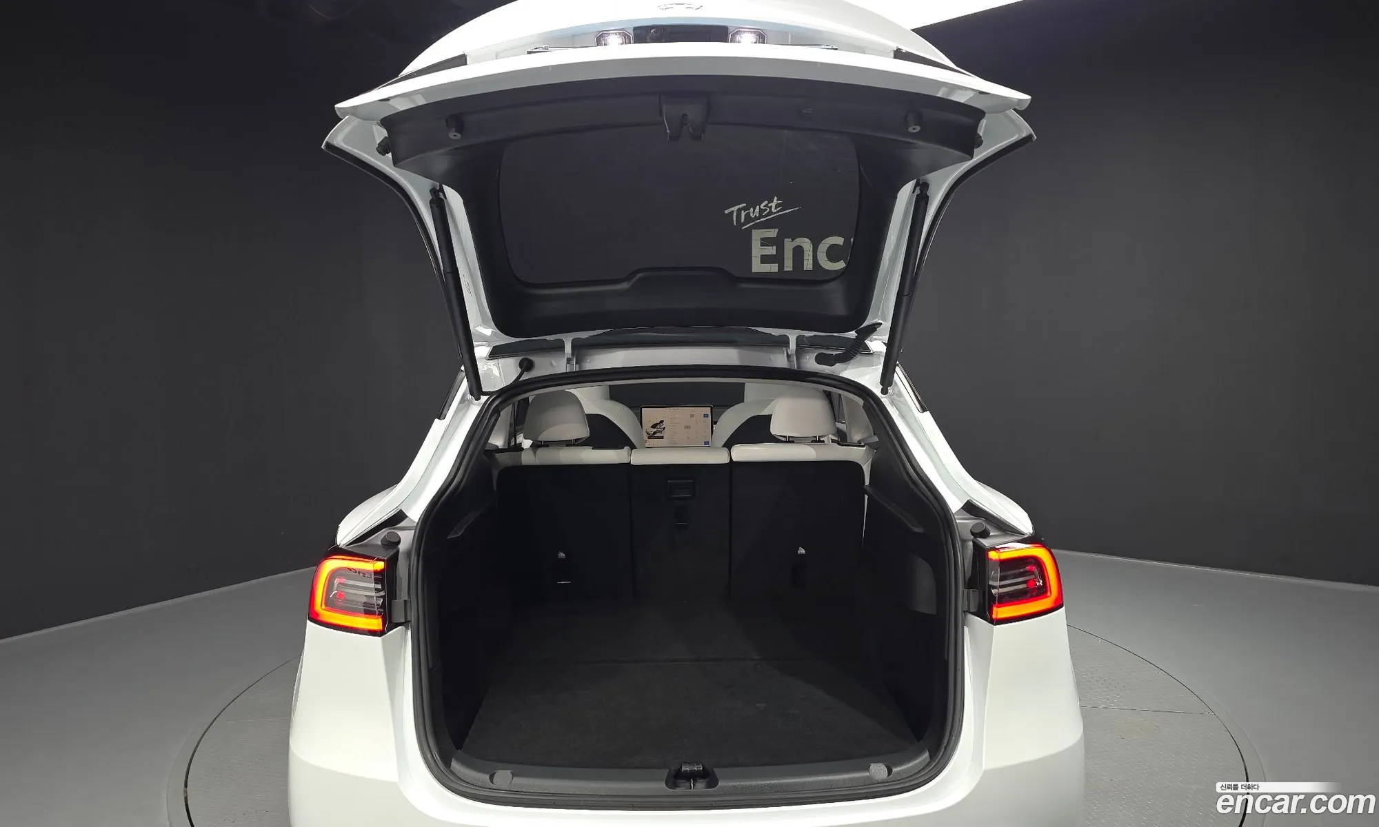 Tesla Model Y 2024 — 7