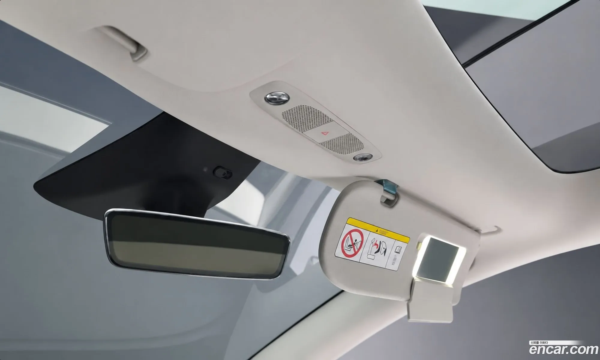Tesla Model Y 2024 — 18
