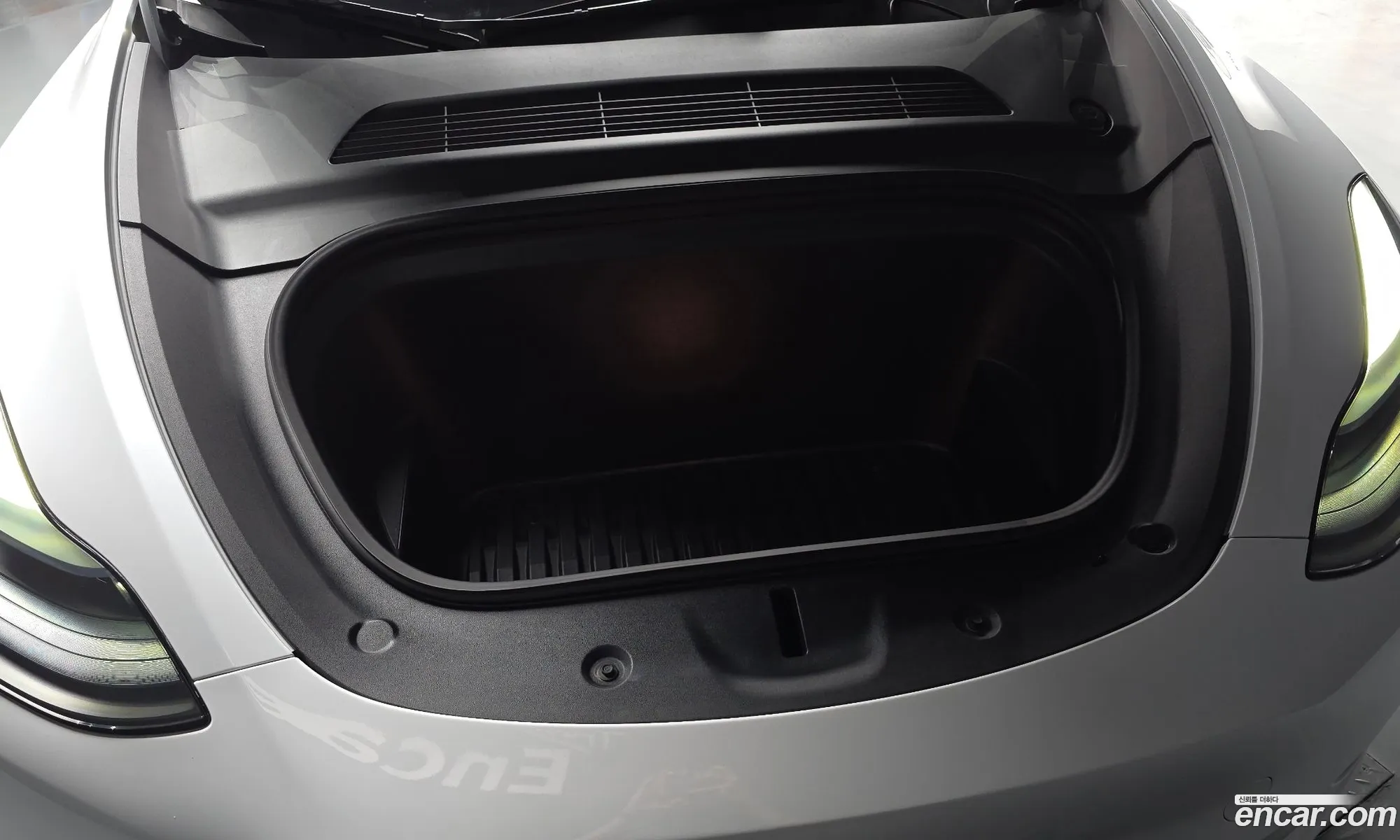Tesla Model Y 2024 — 12