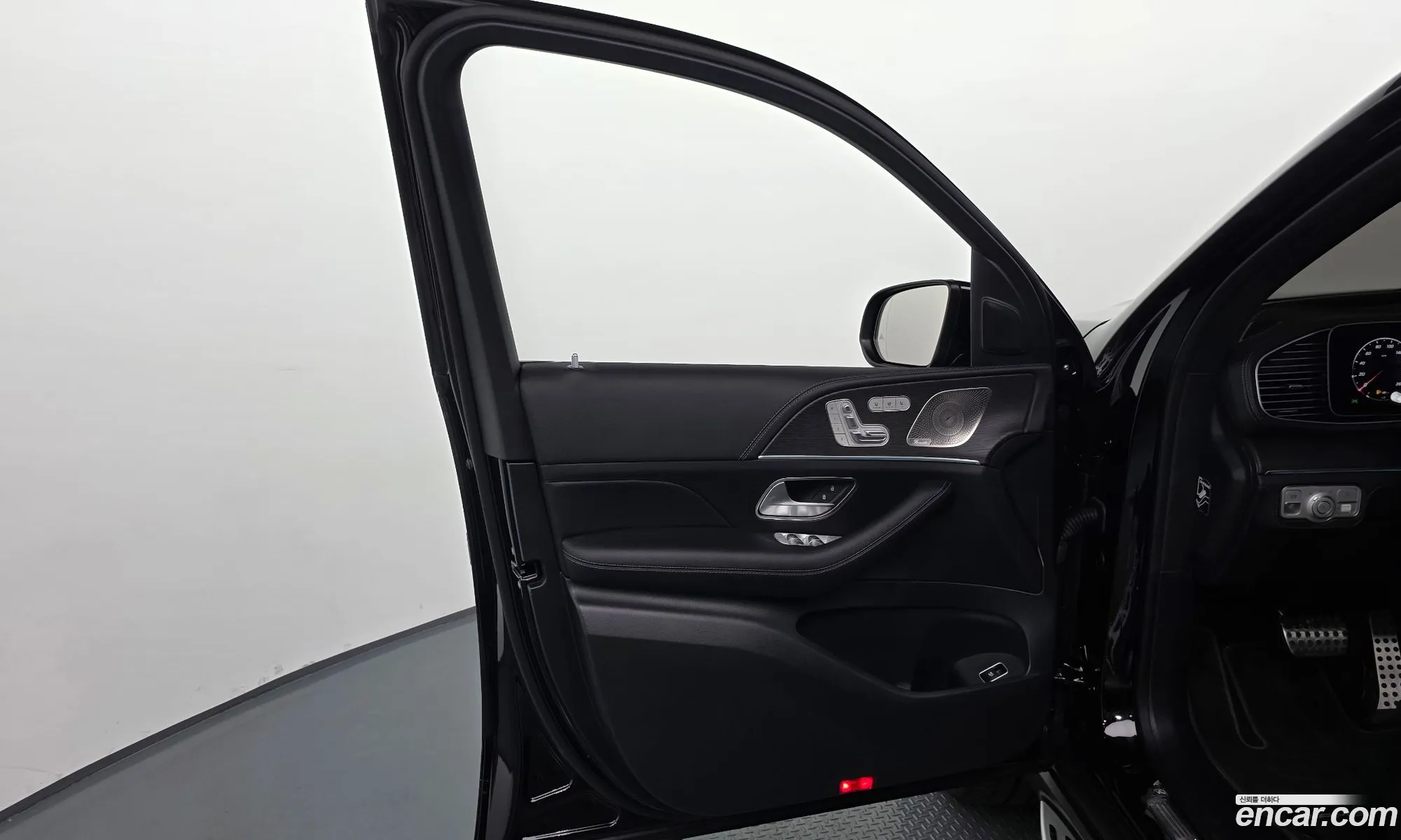 Mercedes-Benz GLS-Class X167 2025 — 9