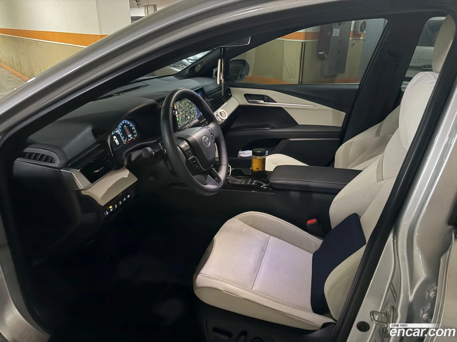 Toyota Camry 2025 — 2