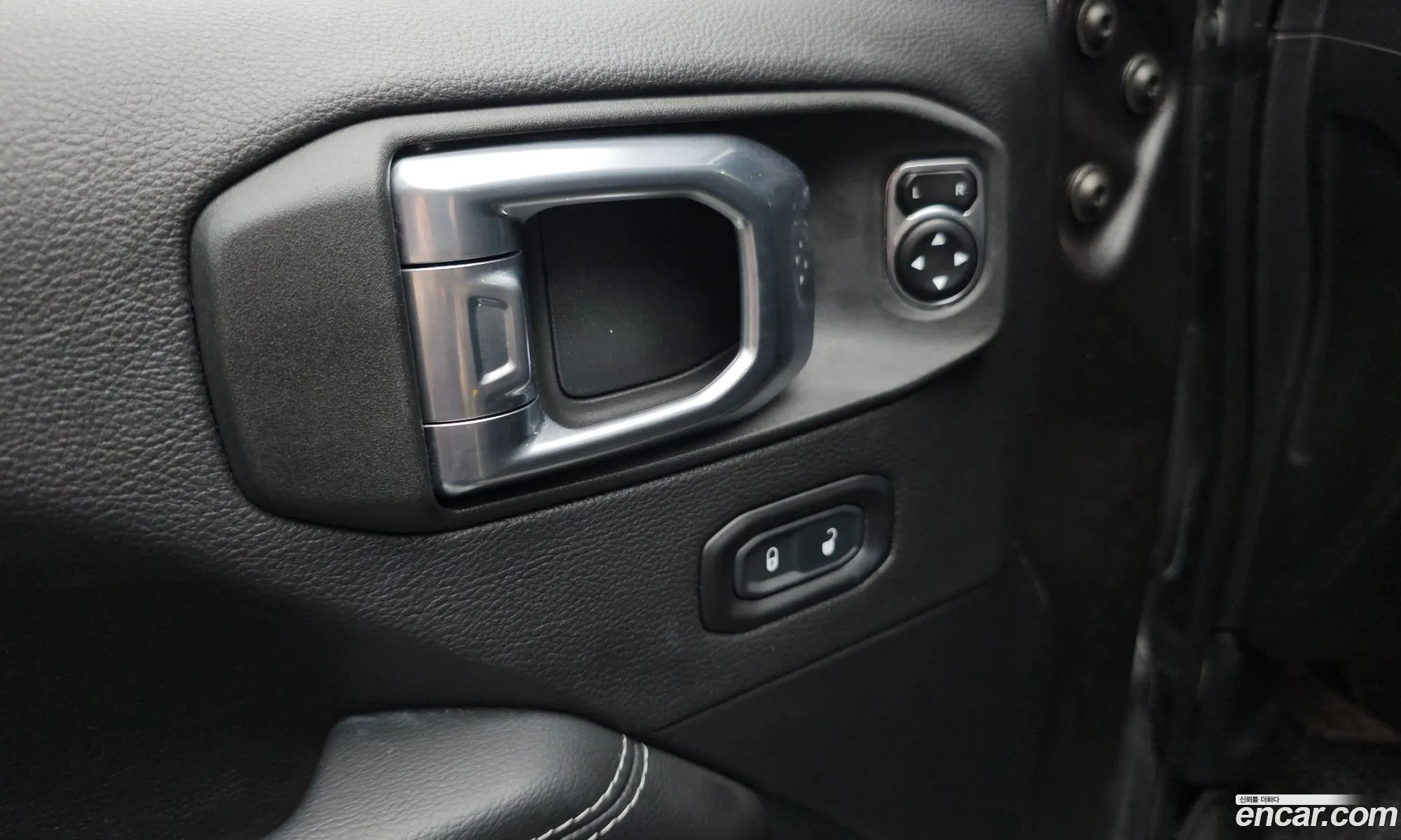 Jeep Wrangler 2020 — 13