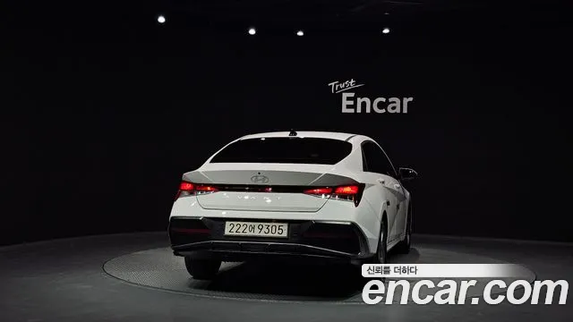 Hyundai Elantra Hybrid 2025 — 3