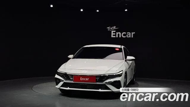 Hyundai Elantra Hybrid 2025 — 2