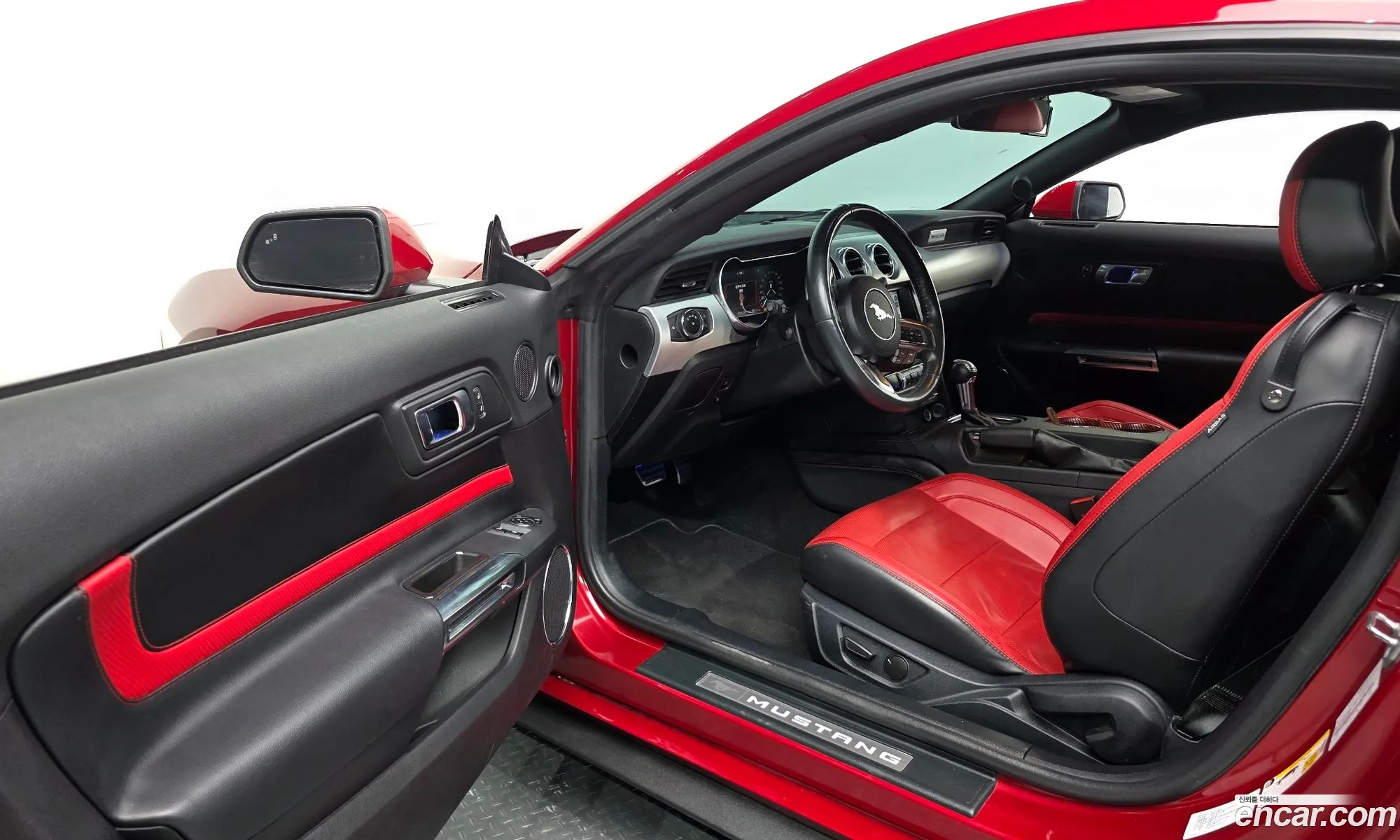 Ford Mustang 2023 — 17