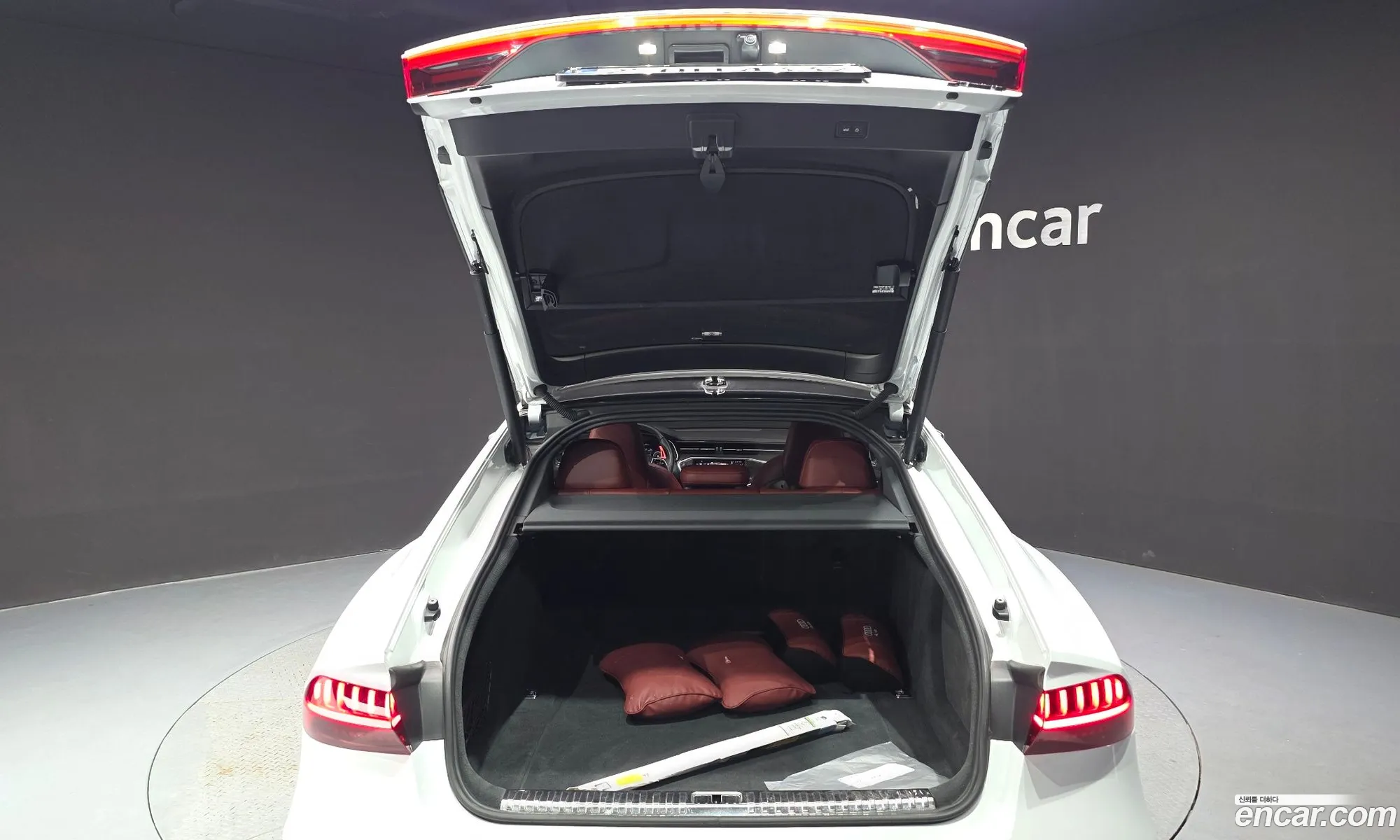 Audi S7 2021 WAUZZZF28MN004006 — 28