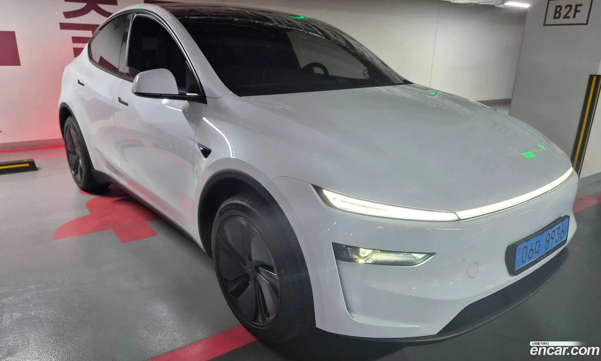 Tesla Model Y 2026 — 12