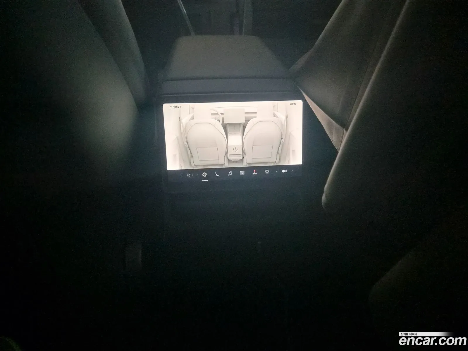 Tesla Model Y 2026 — 13