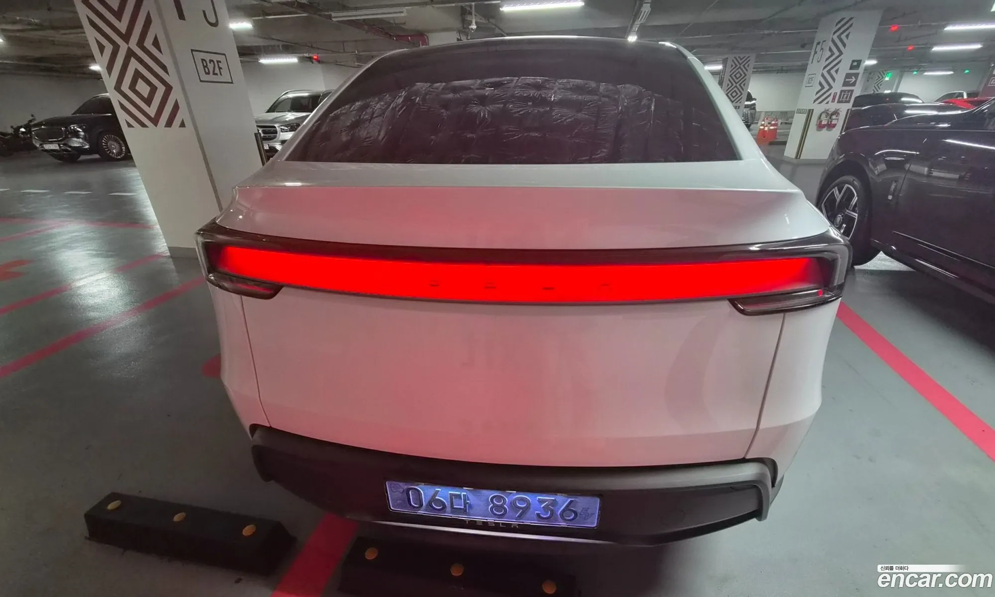Tesla Model Y 2026 — 8