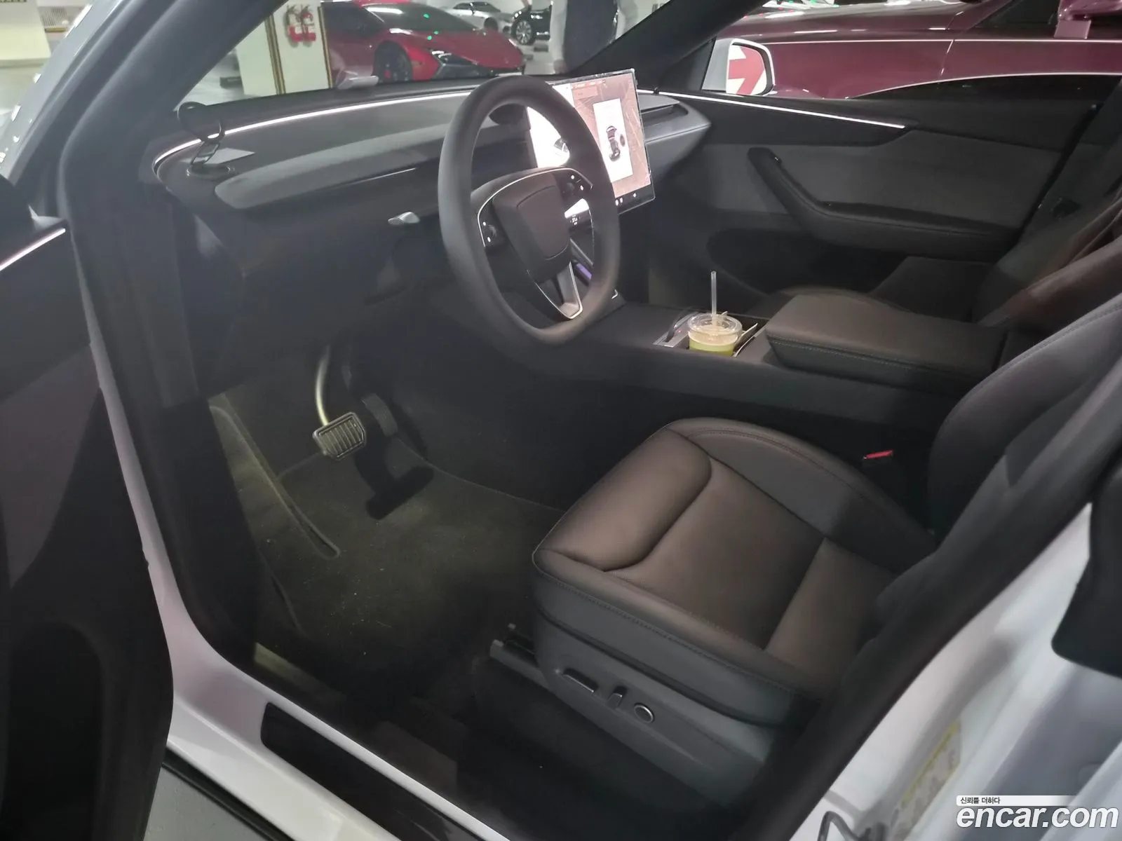 Tesla Model Y 2026 — 15