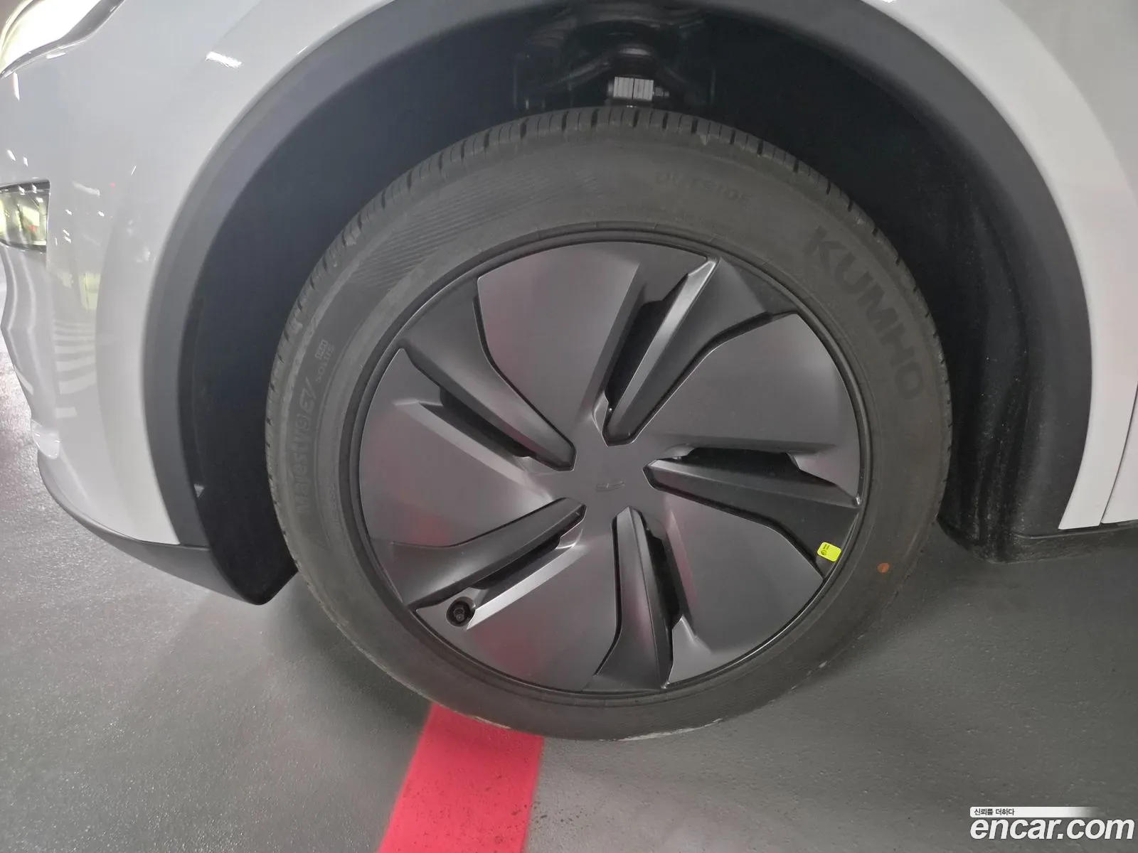 Tesla Model Y 2026 — 11