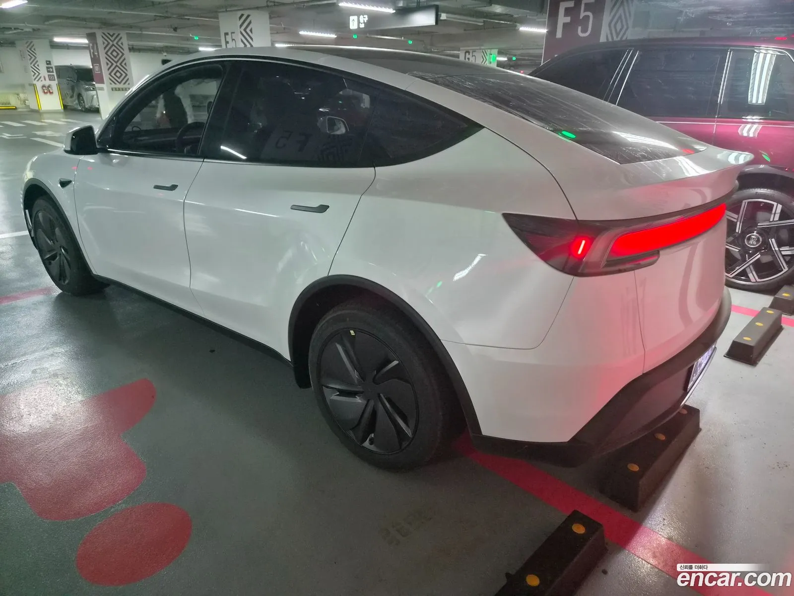 Tesla Model Y 2026 — 6