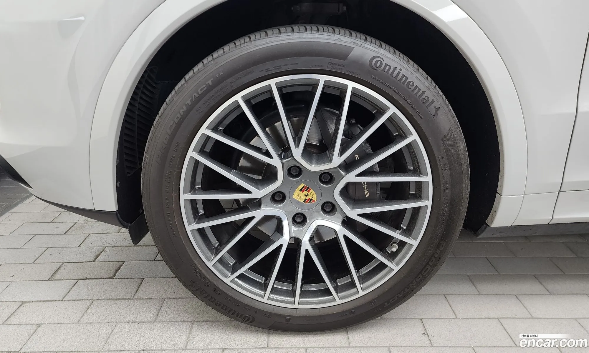 Porsche Cayenne 2020 WP1BA29Y7LDA66762 — 29