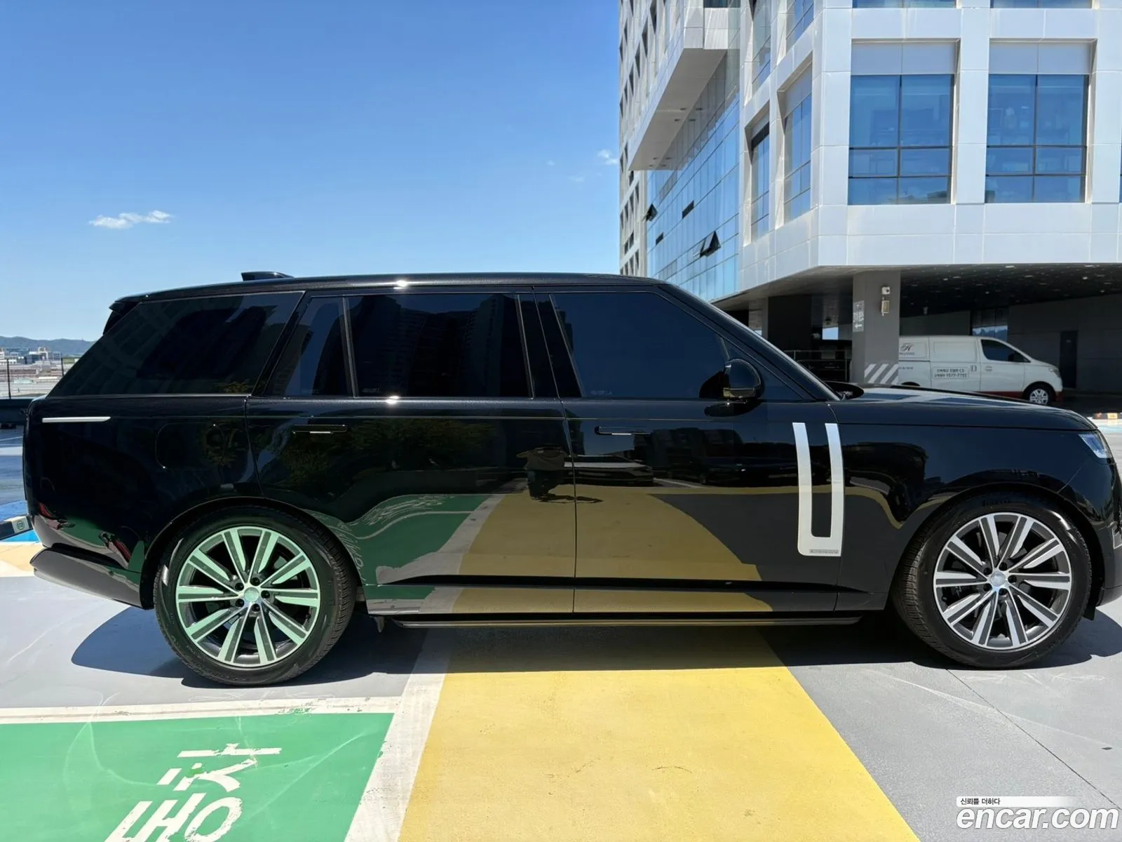 Land Rover Range Rover 2023 — 16