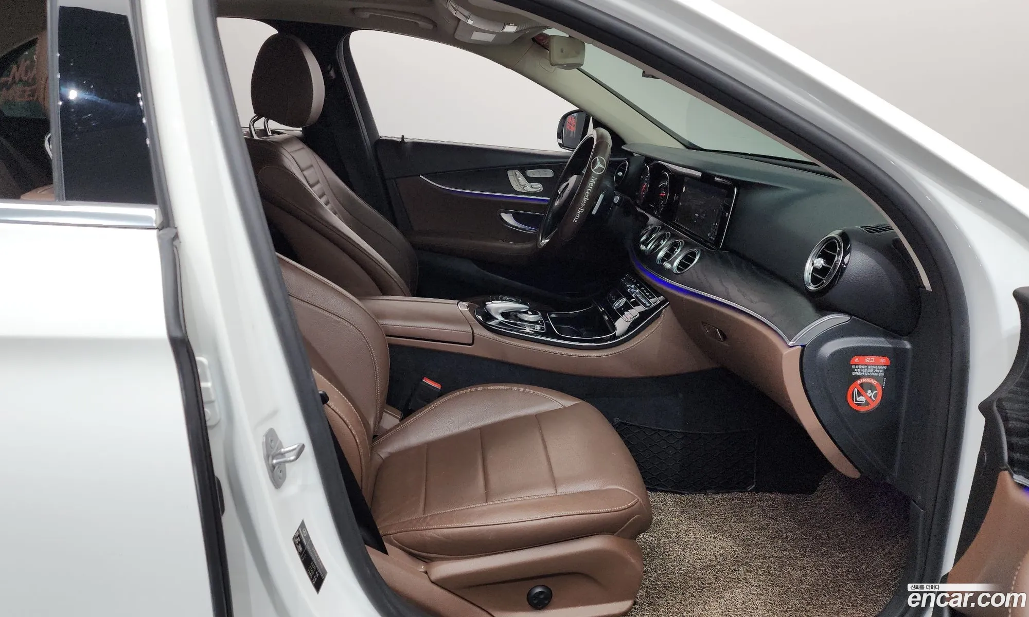 Mercedes-Benz E-Class W213 2017 — 32