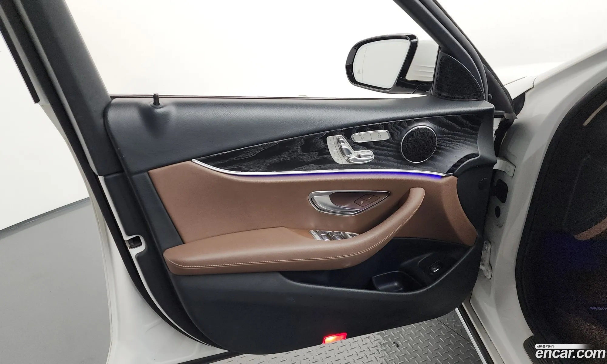 Mercedes-Benz E-Class W213 2017 — 31