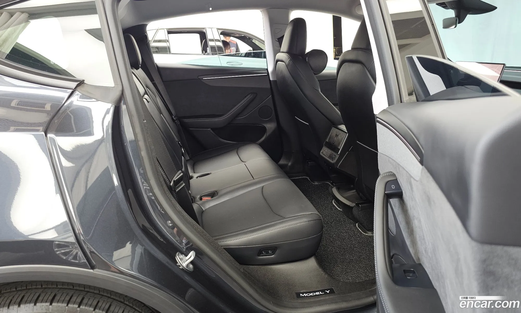 Tesla Model Y 2025 — 9