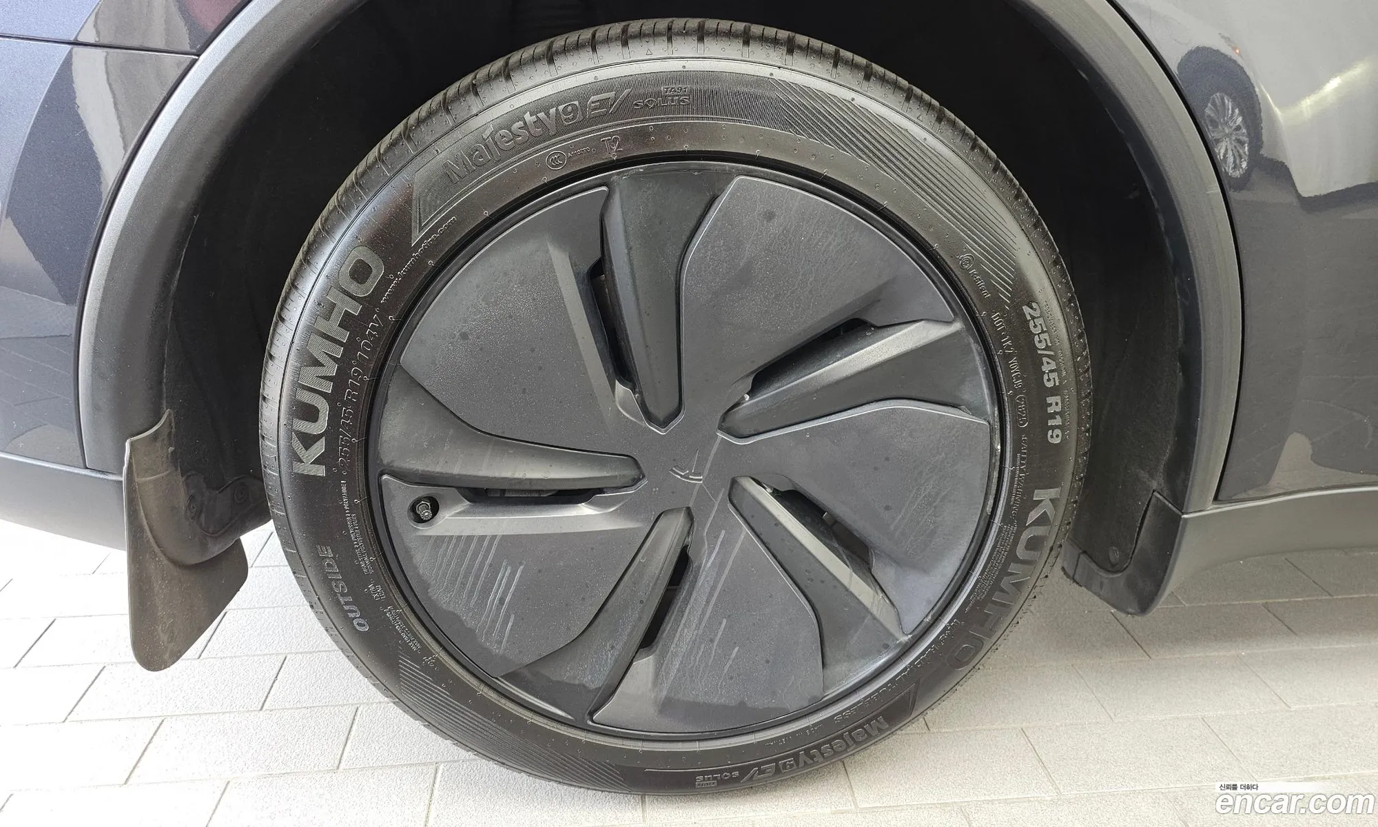 Tesla Model Y 2025 — 3