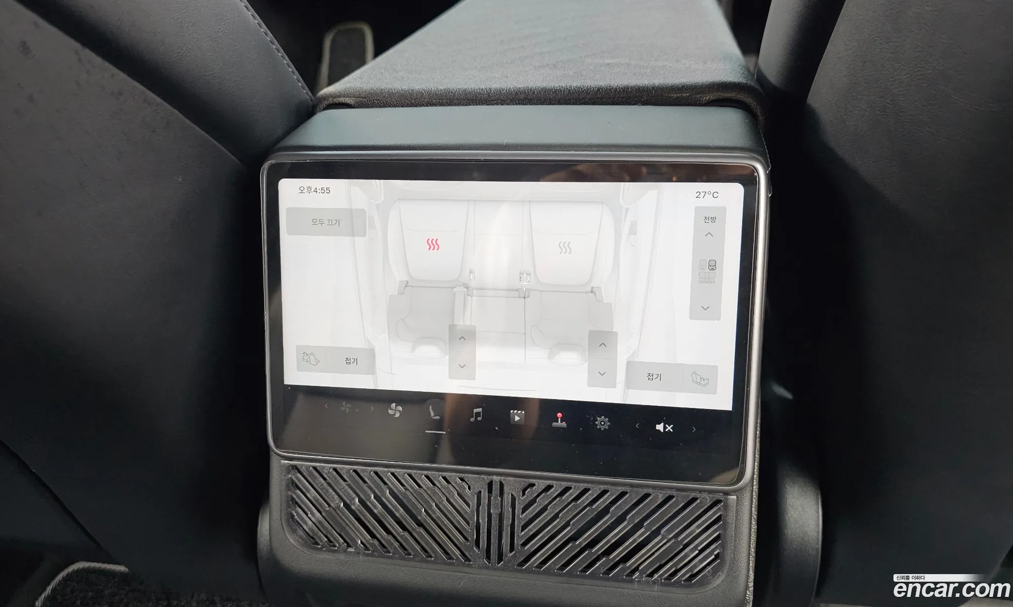Tesla Model Y 2025 — 18