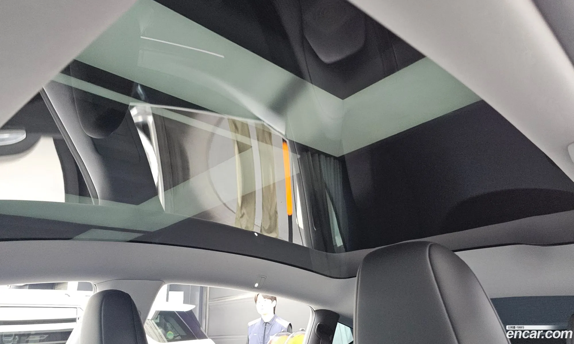 Tesla Model Y 2025 — 2