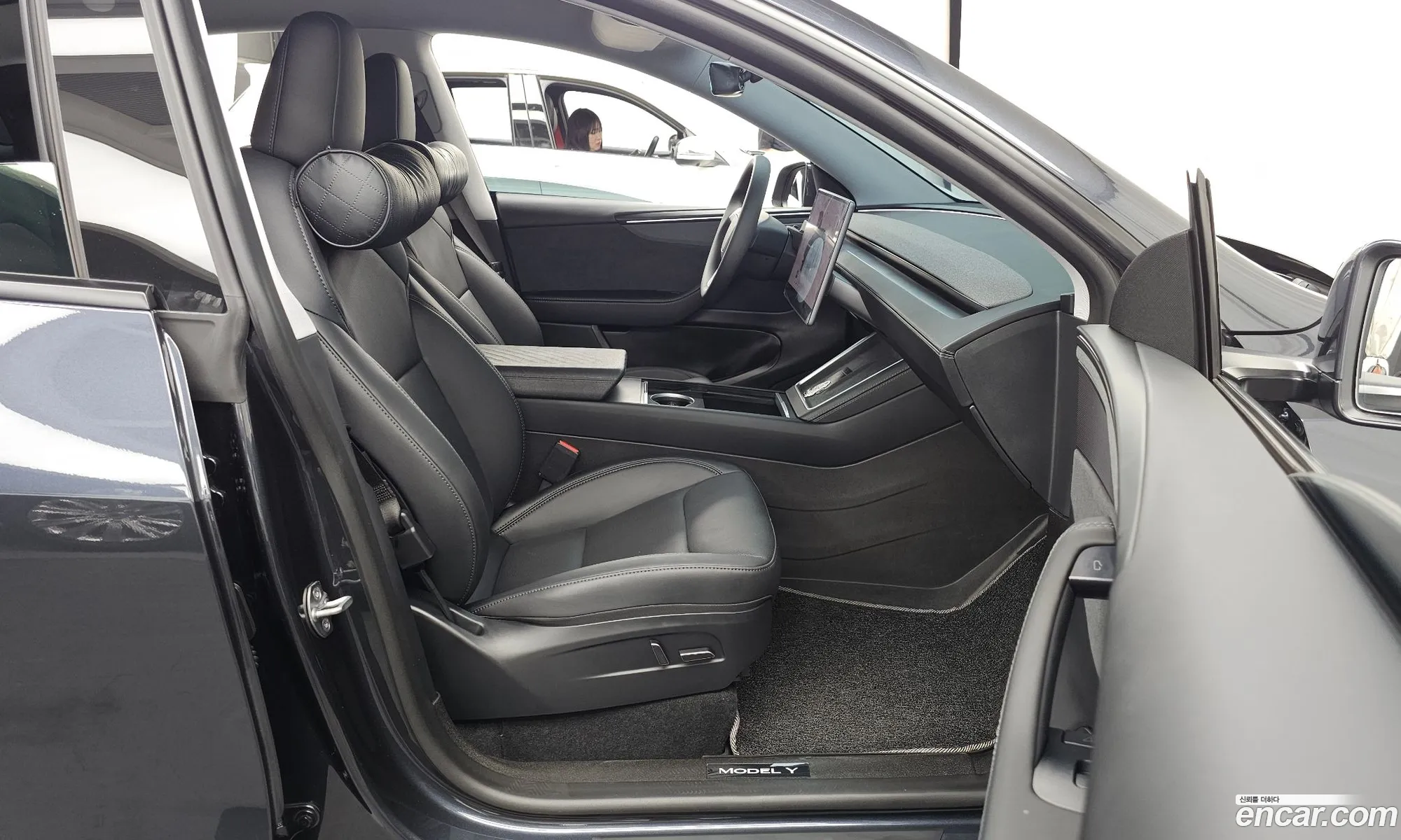 Tesla Model Y 2025 — 29