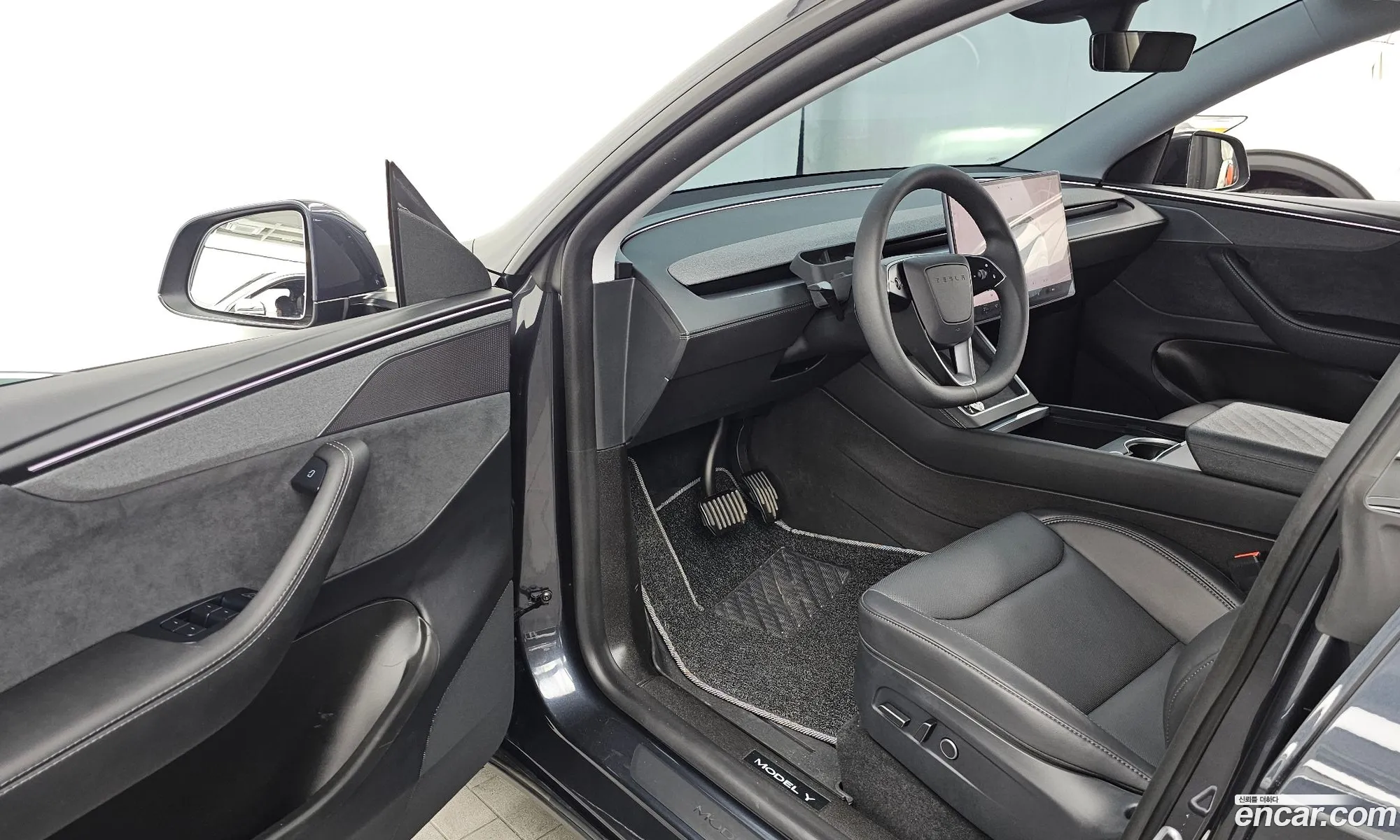 Tesla Model Y 2025 — 19