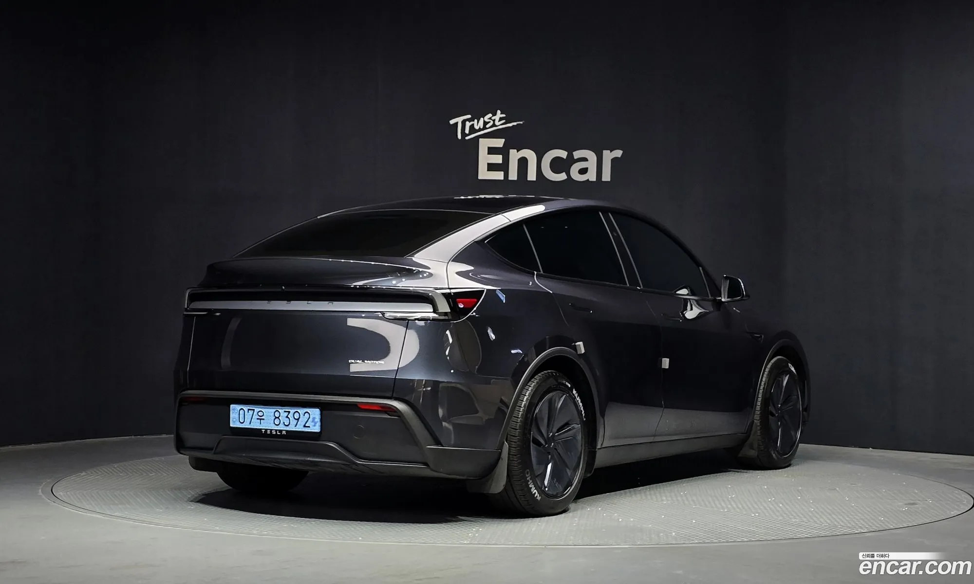 Tesla Model Y 2025 — 25