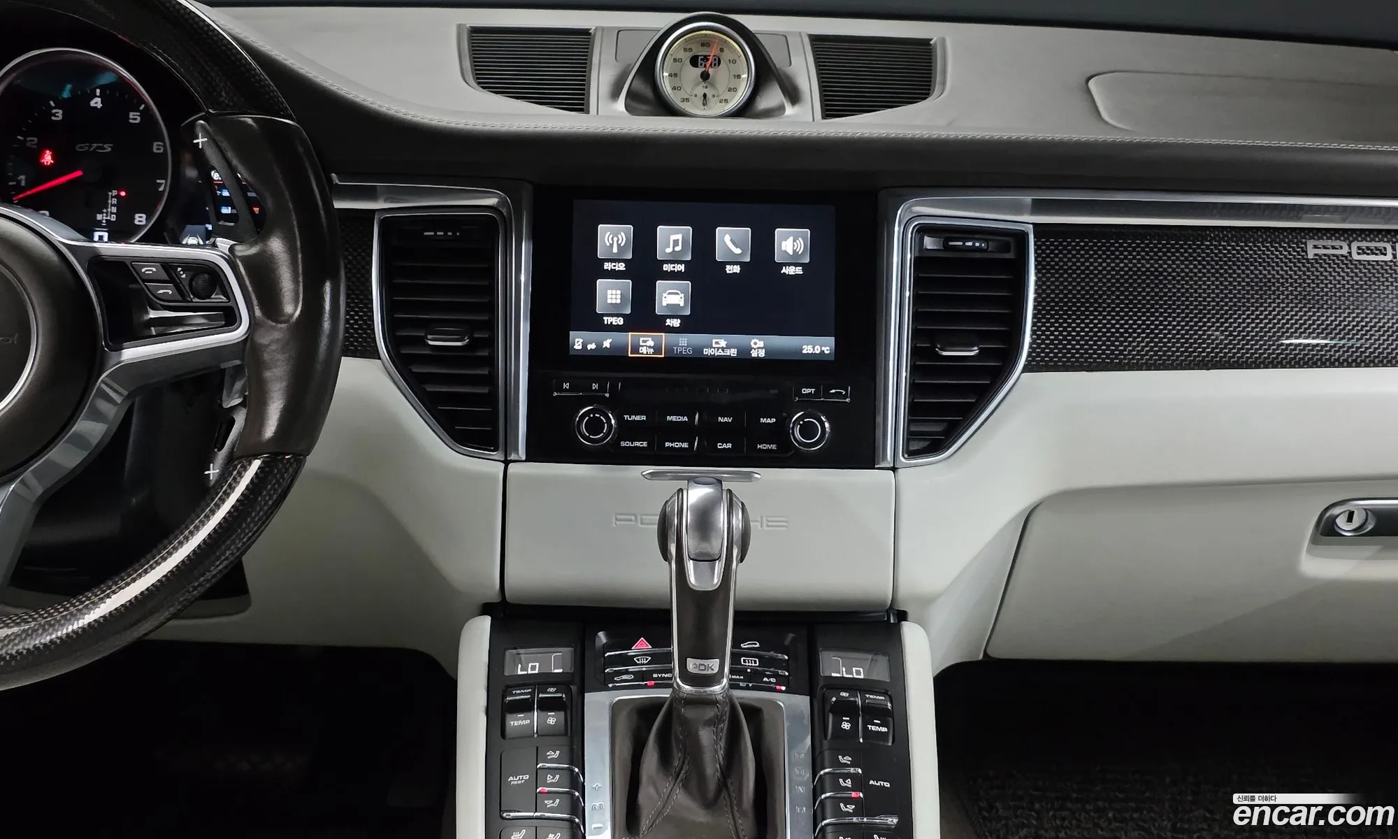 Porsche Macan 2017 WP1AG2951JLB63085 — 17