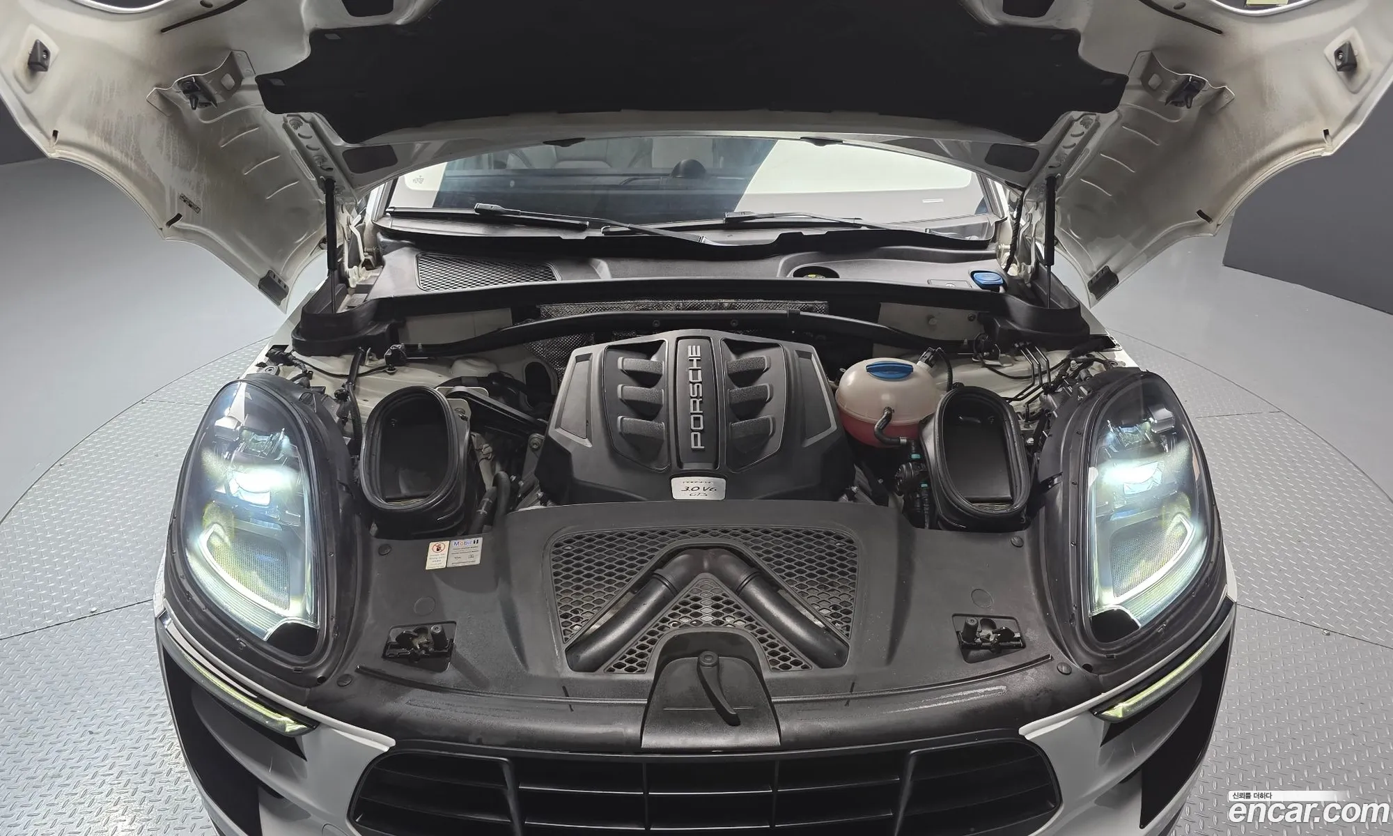 Porsche Macan 2017 WP1AG2951JLB63085 — 3