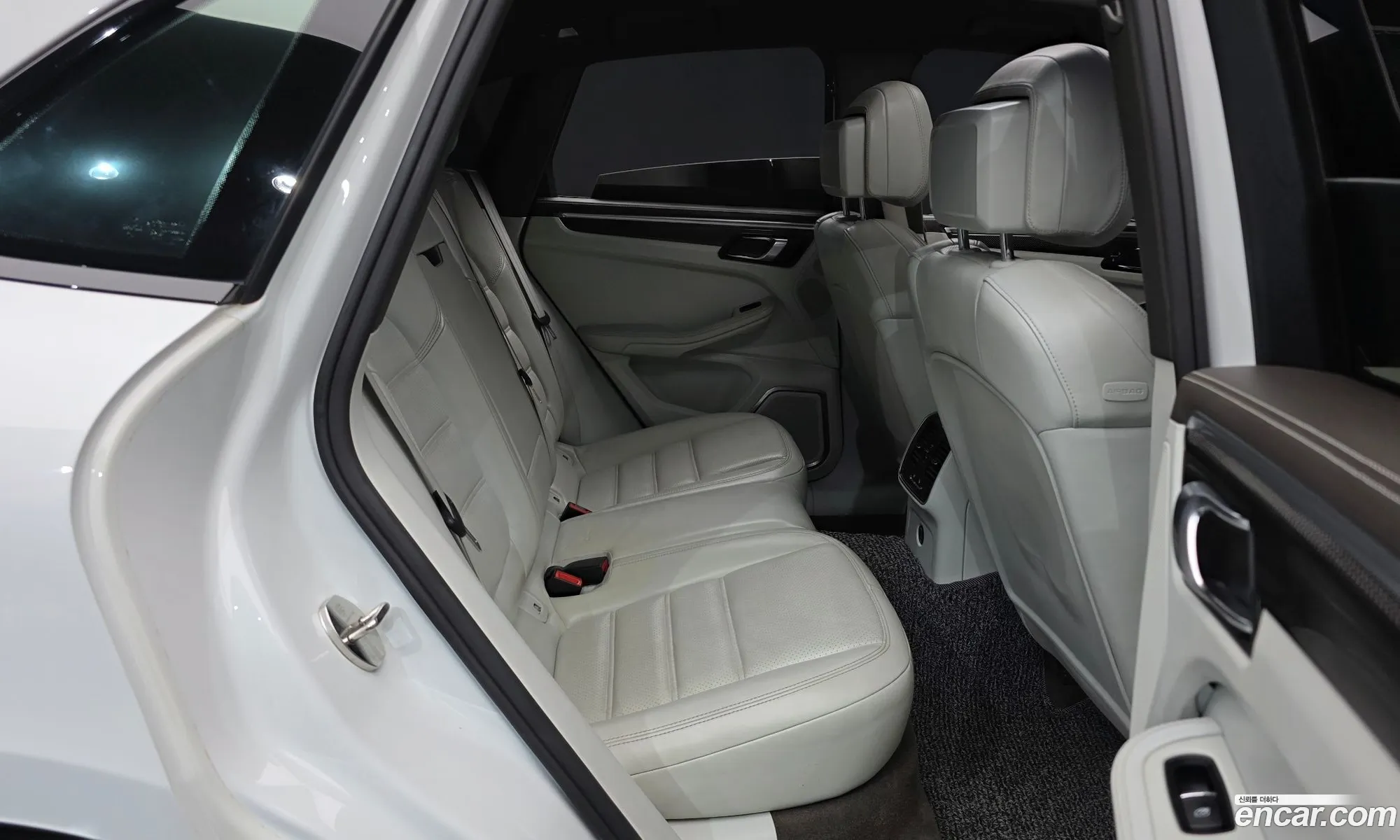 Porsche Macan 2017 WP1AG2951JLB63085 — 13