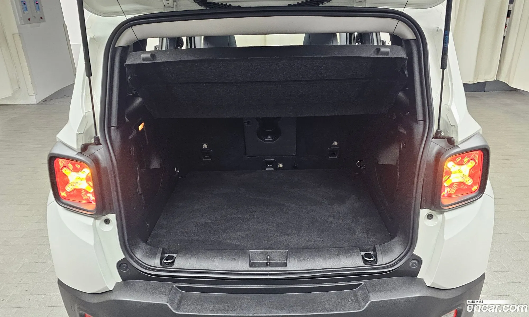 Jeep Renegade 2022 — 17