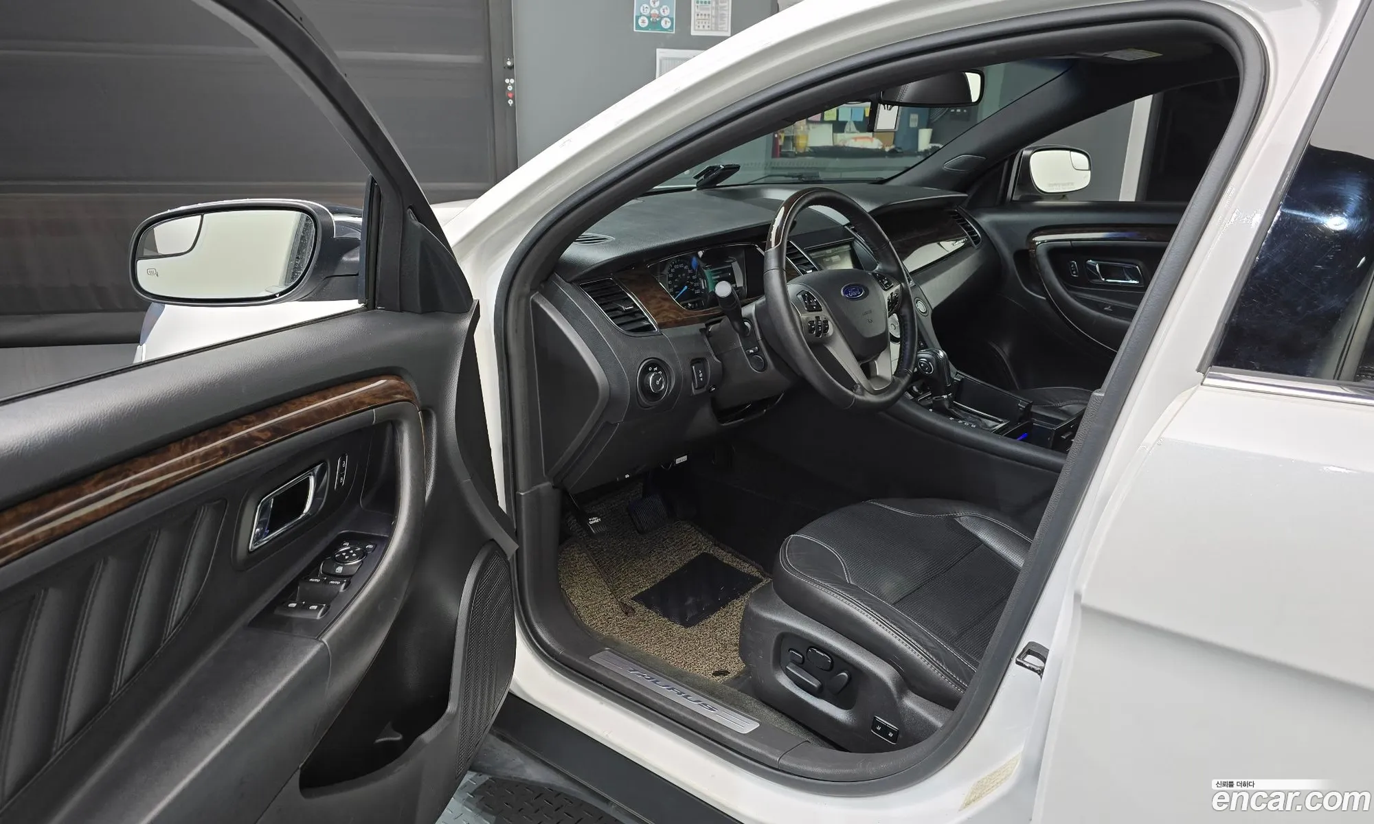 Ford Taurus 2015 1FAHP2F97FG186383 — 13