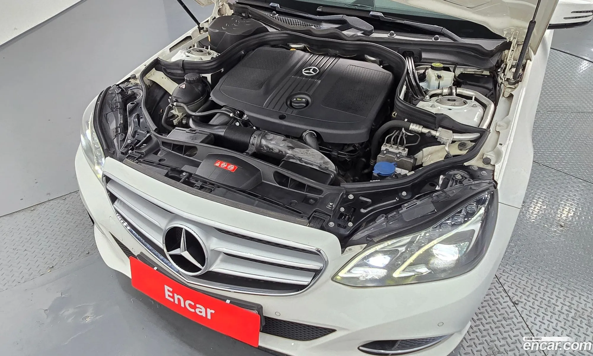 Mercedes-Benz E-Class W212 2014 WDDHF0CB5EB006411 — 5