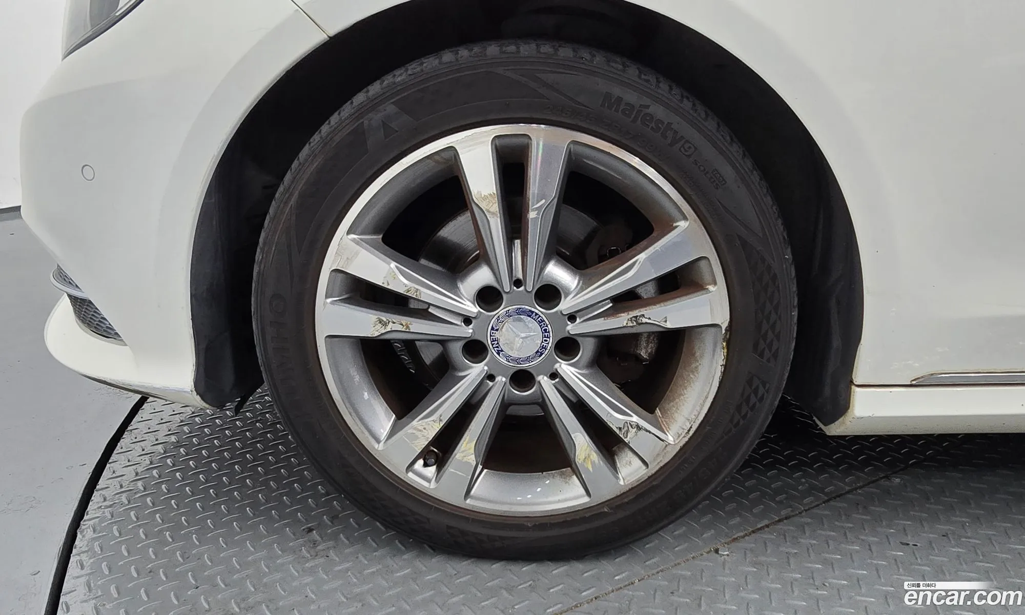 Mercedes-Benz E-Class W212 2014 WDDHF0CB5EB006411 — 14