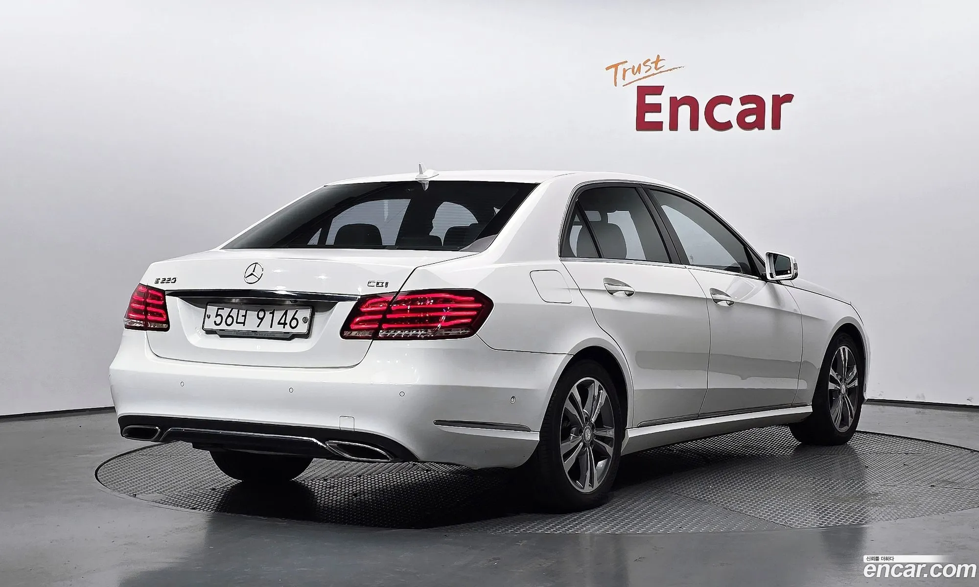 Mercedes-Benz E-Class W212 2014 WDDHF0CB5EB006411 — 18