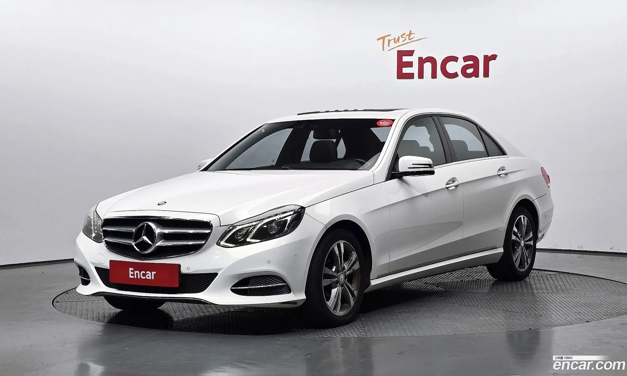 Mercedes-Benz E-Class W212 2014 WDDHF0CB5EB006411 — 4