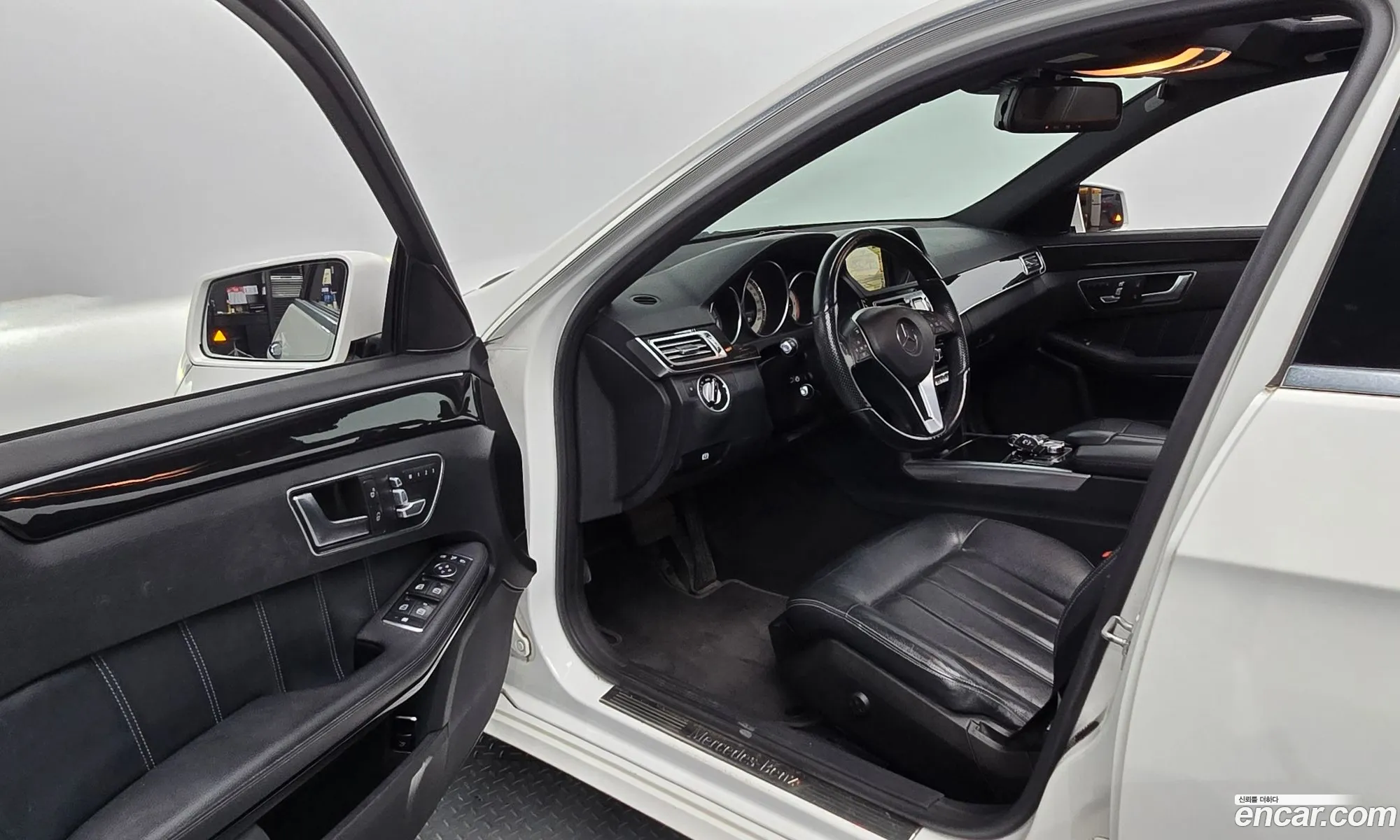 Mercedes-Benz E-Class W212 2014 WDDHF0CB5EB006411 — 16