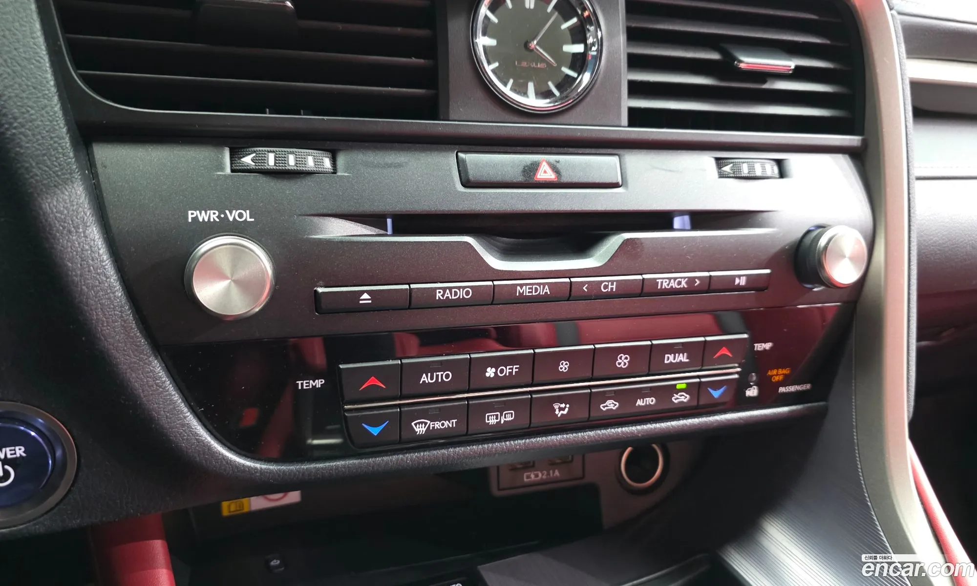 Lexus RX450h 2021 JTJBGMCAXM2067082 — 32