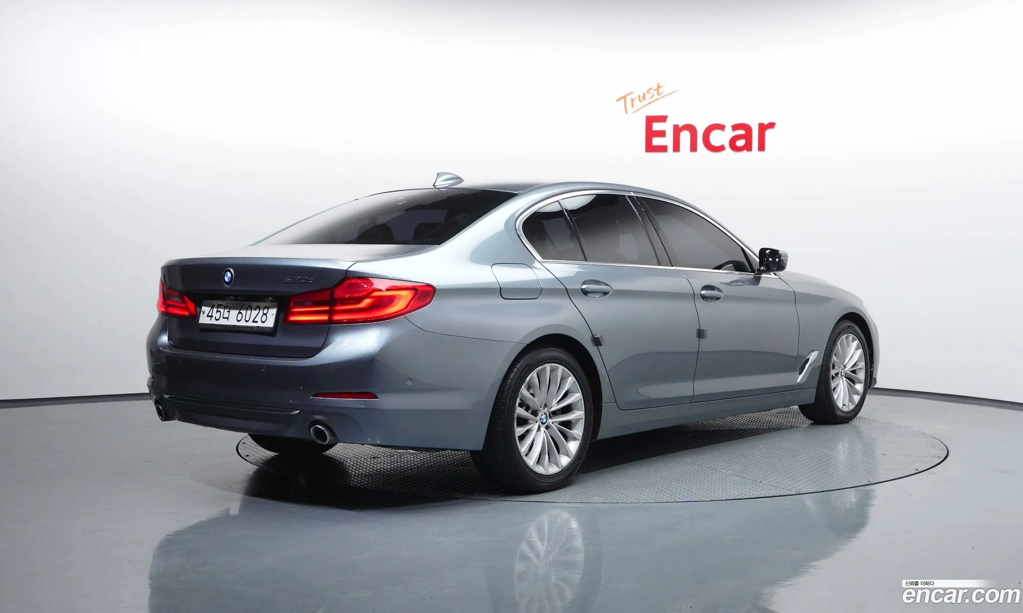 BMW 5 Series 2019 WBAJF3106KBJ09019 — 5