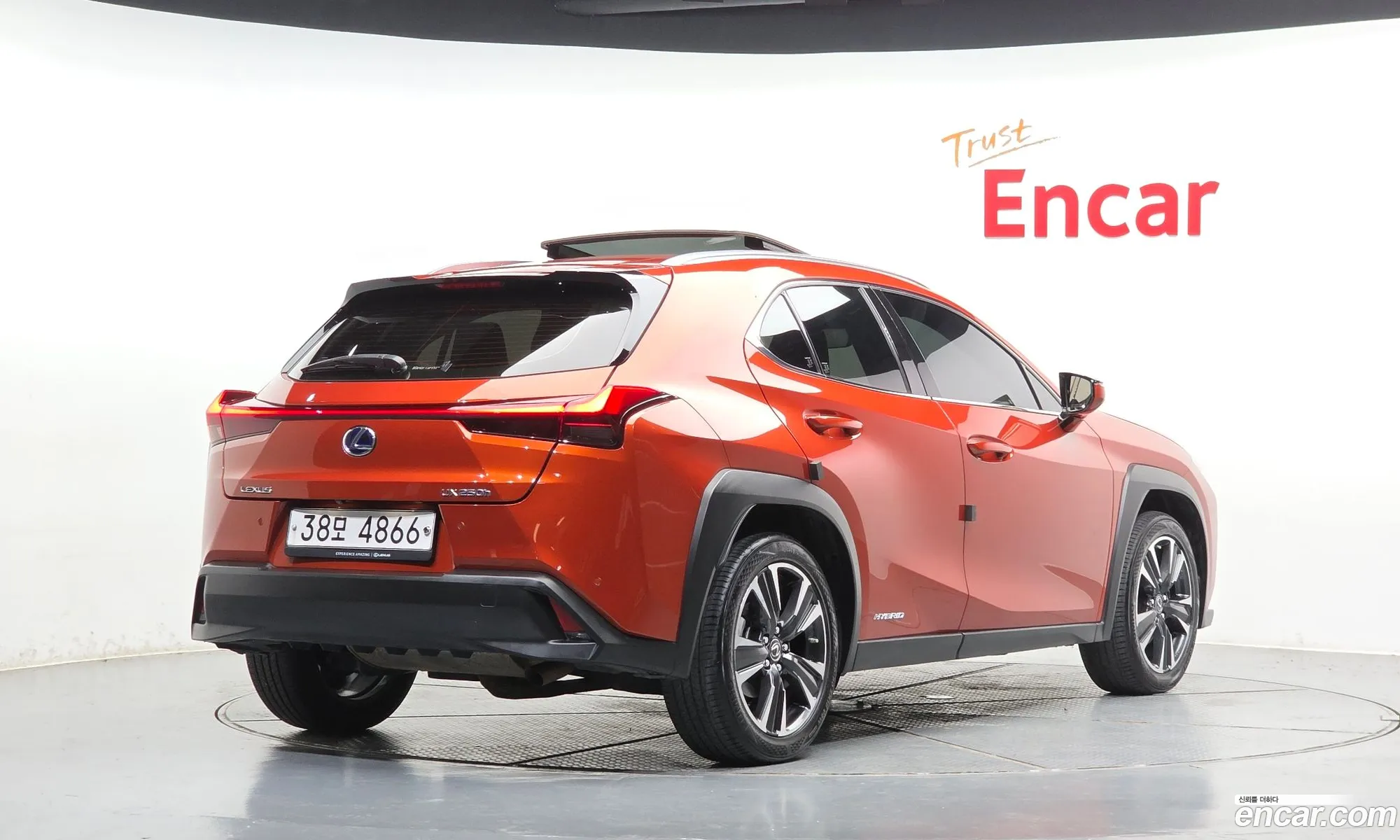 Lexus UX250h 2019 — 4