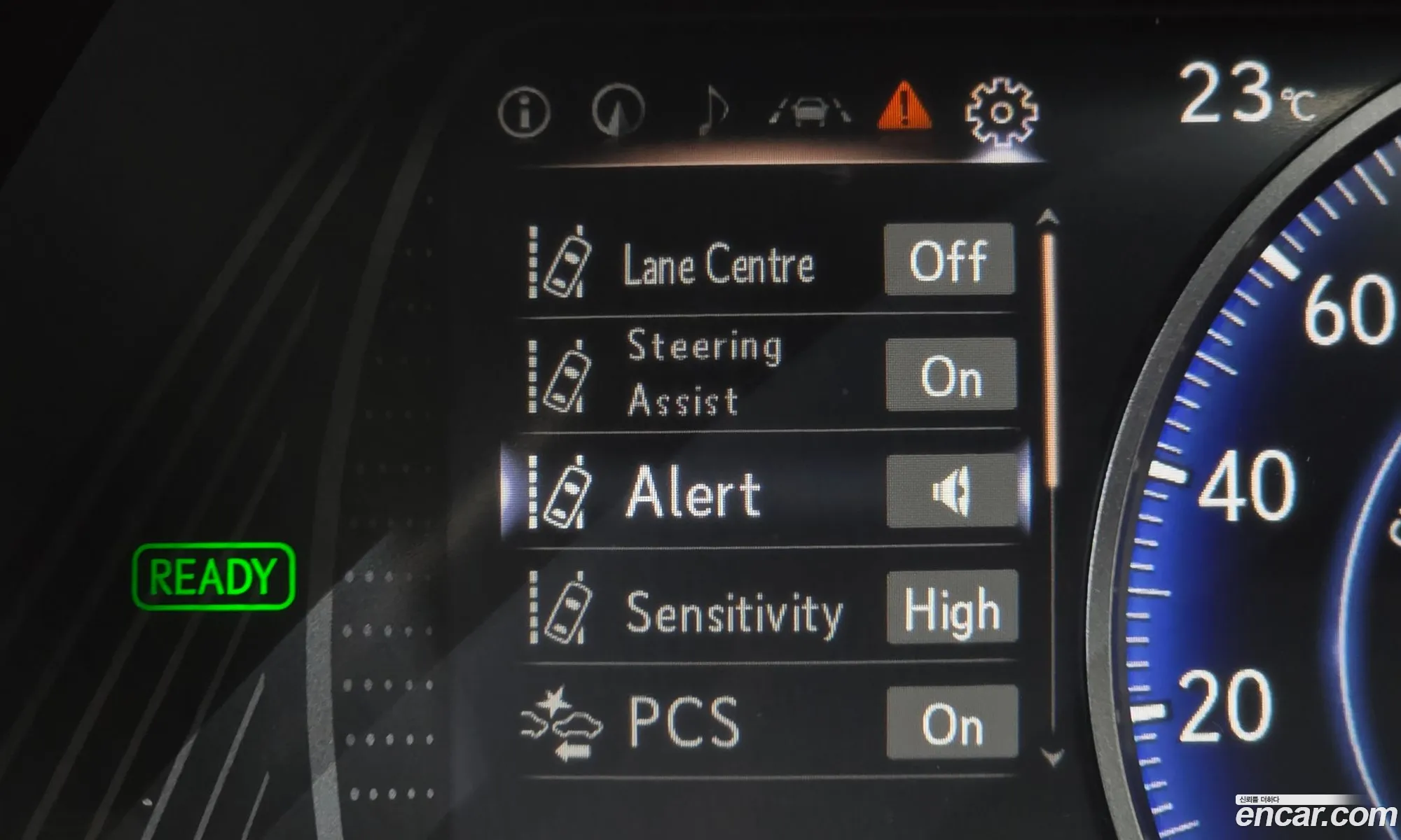 Lexus UX250h 2019 — 17