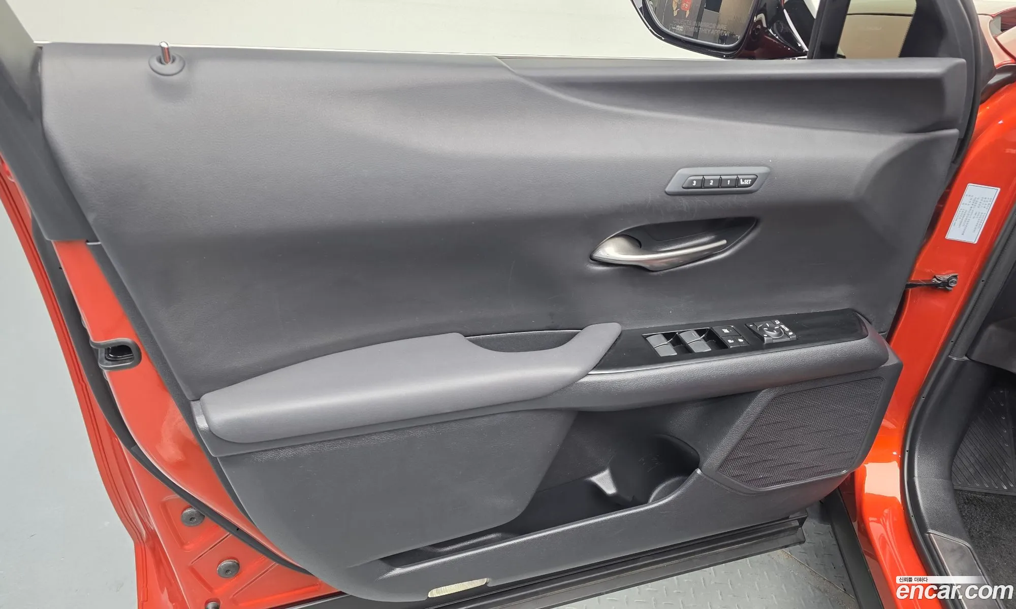 Lexus UX250h 2019 — 26