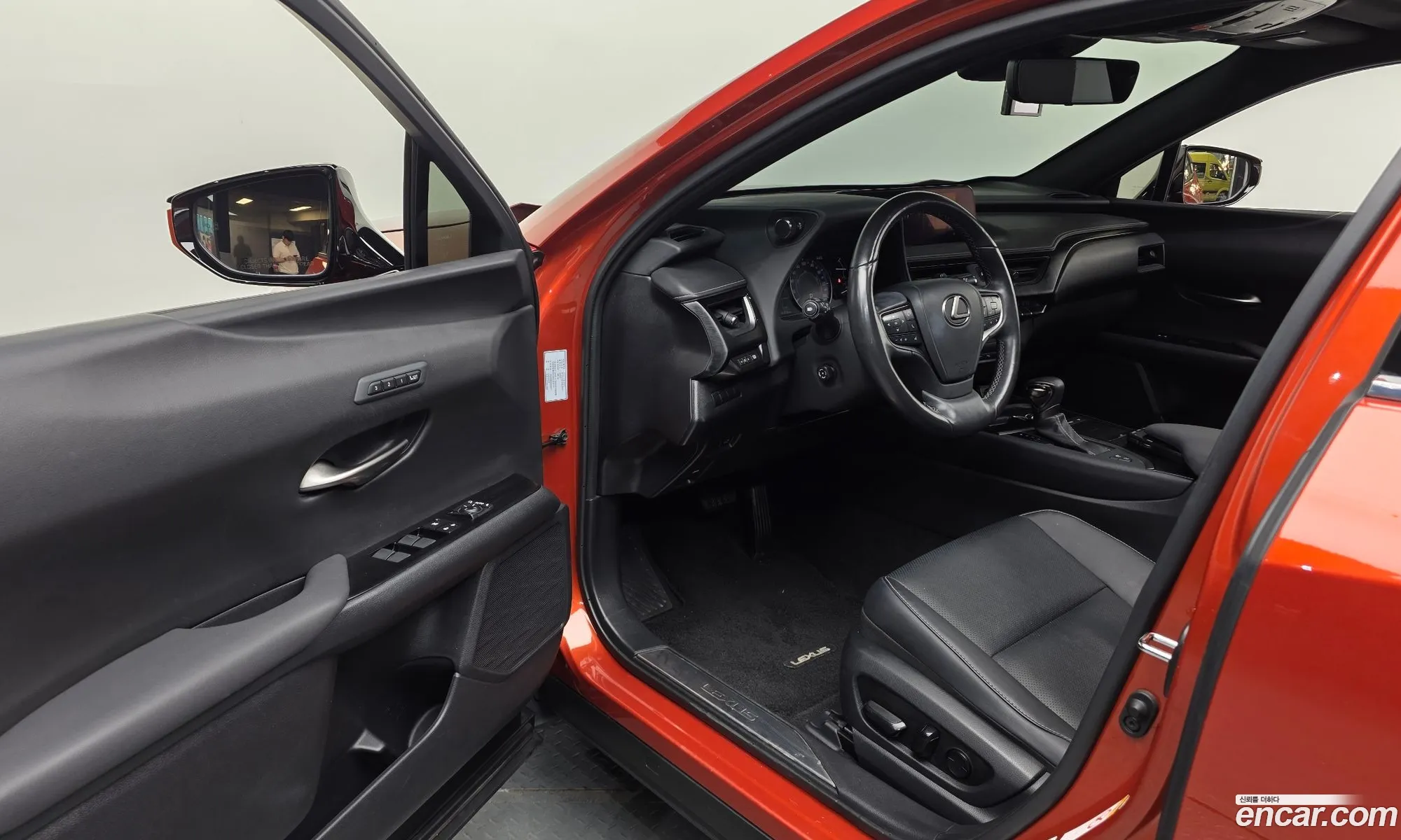 Lexus UX250h 2019 — 15