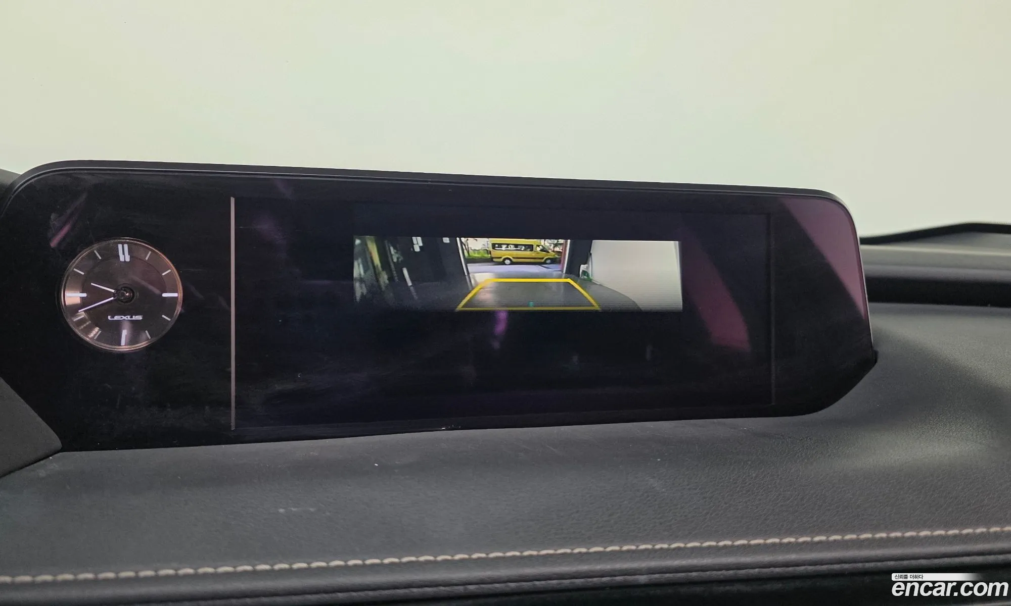Lexus UX250h 2019 — 27
