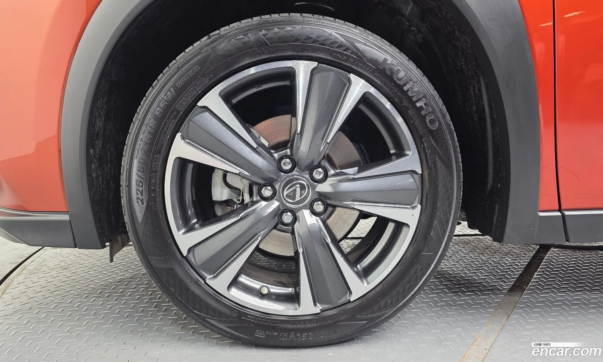 Lexus UX250h 2019 — 33